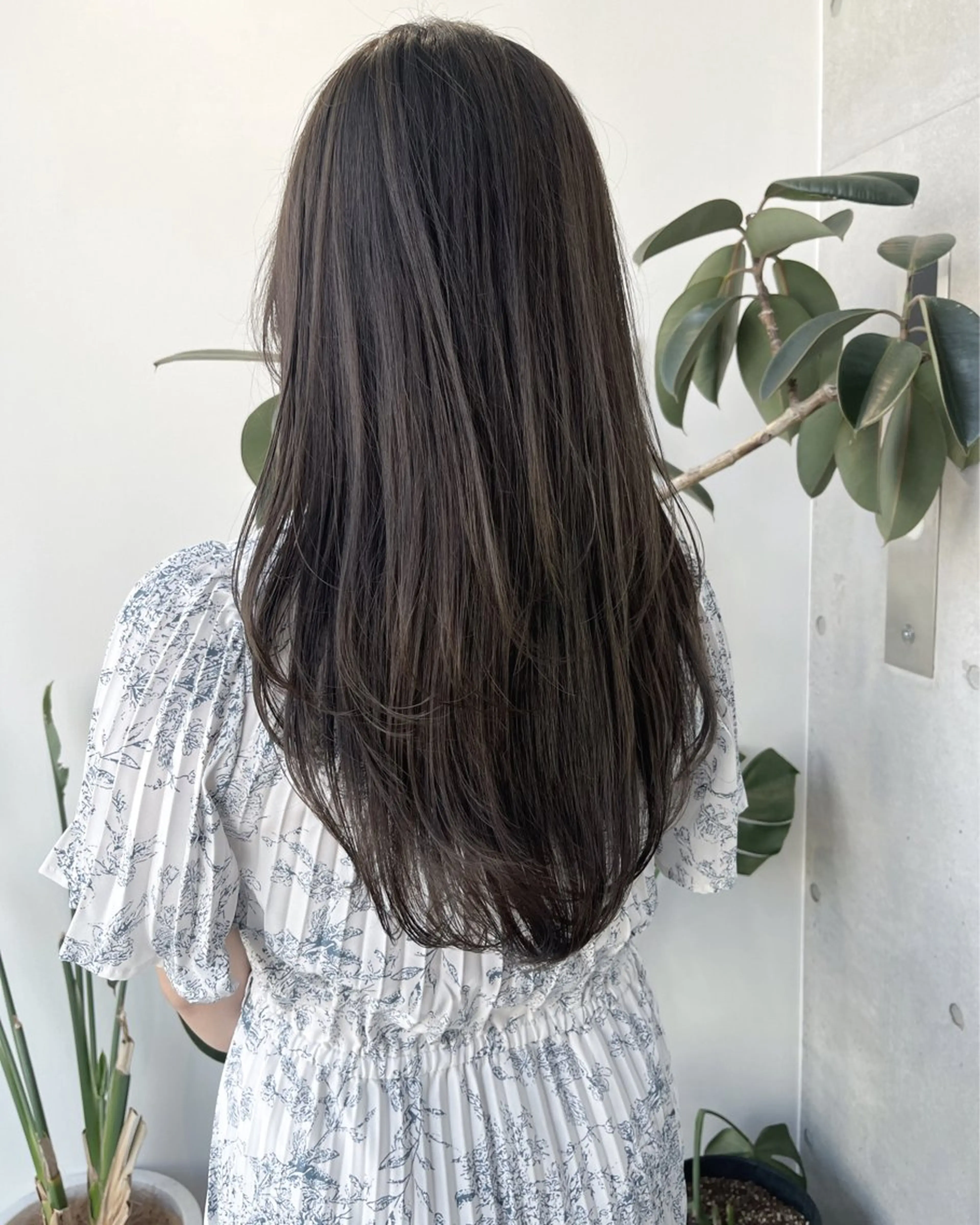 ロング カラー パーマ ヘアアレンジ ヘアカラー トリートメント 透明感/オリーブ/ グレージュ/YUKAのヘアスタイル