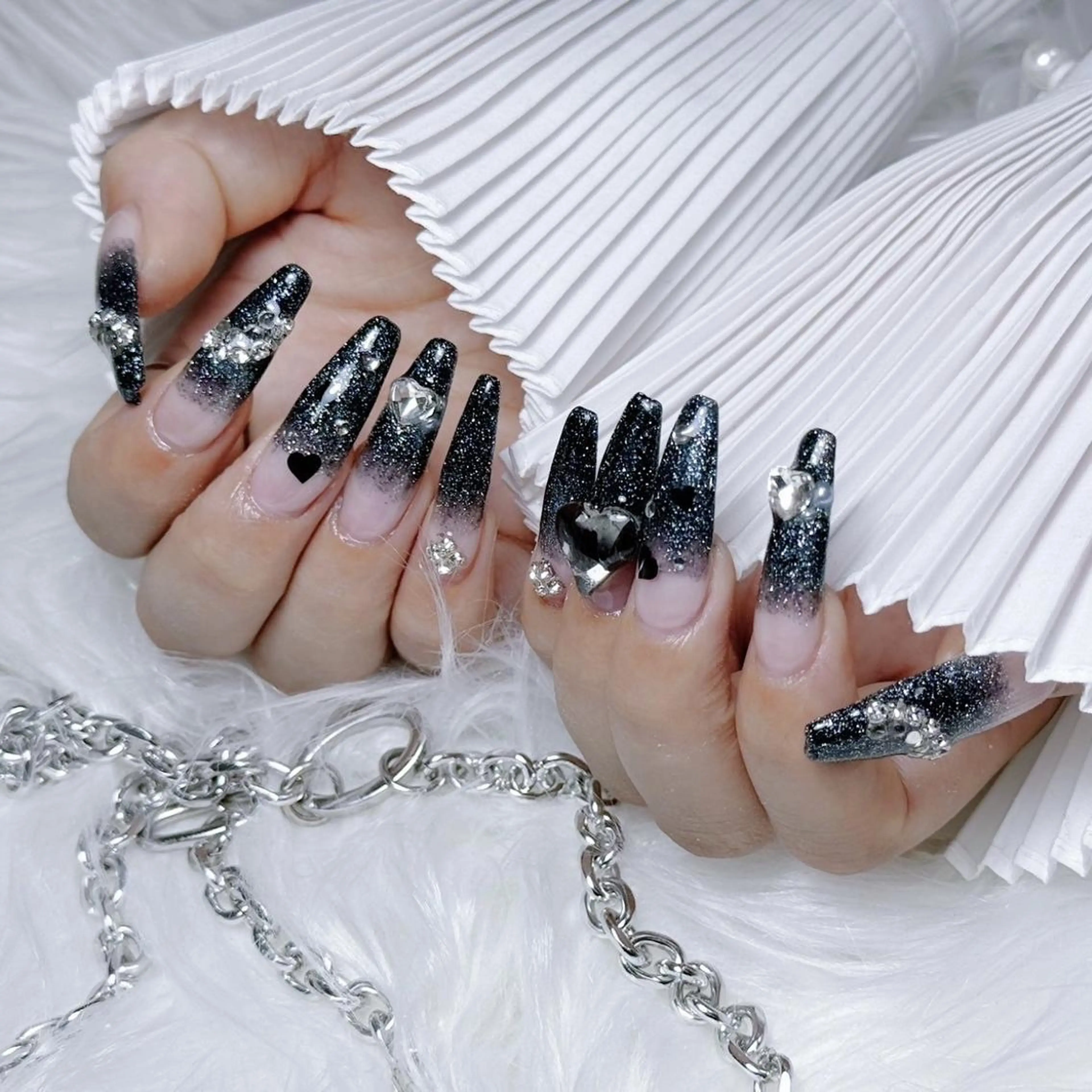 ネイル RAFFINE 月🦋🩵のネイルデザイン