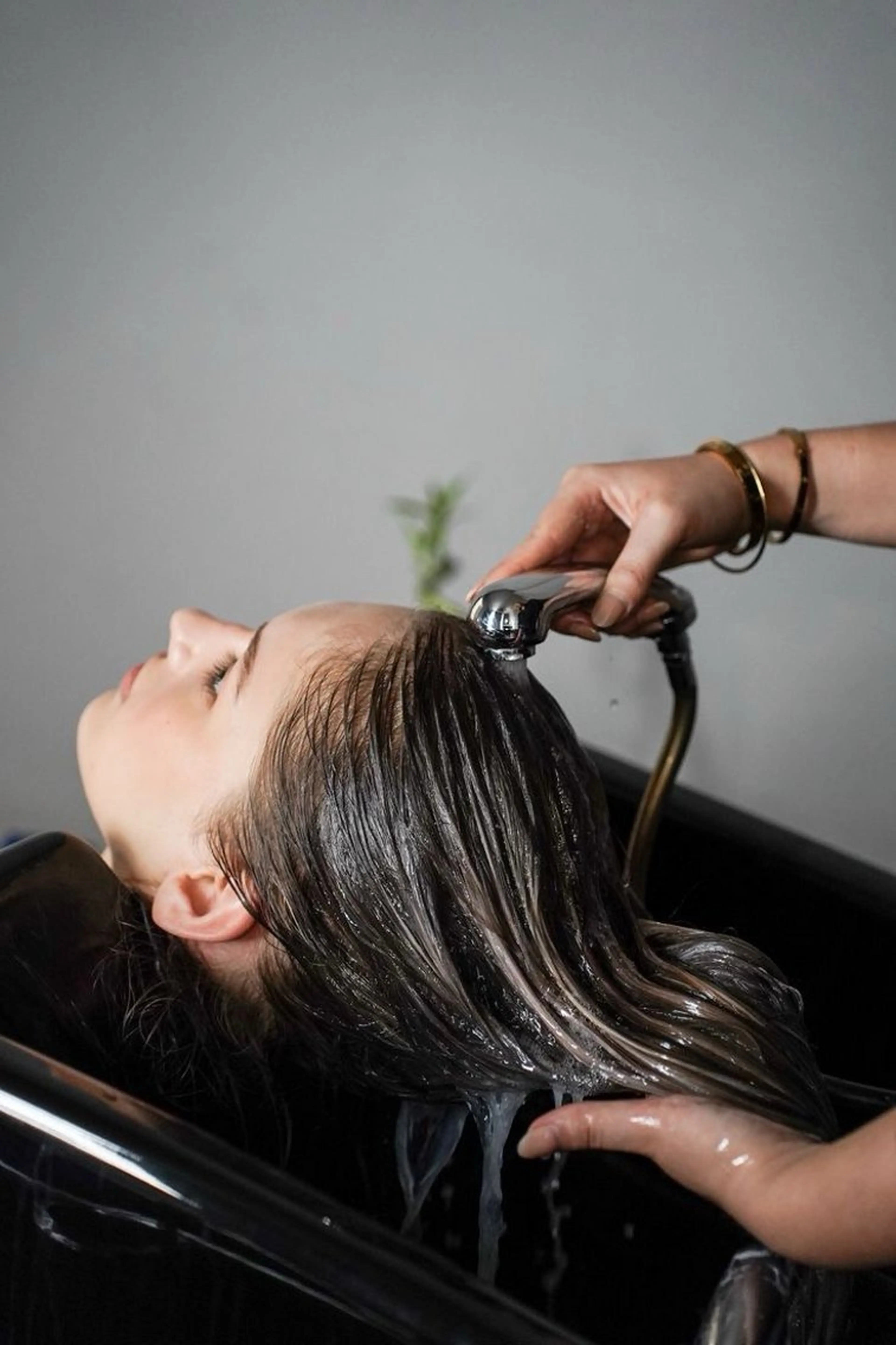 ミディアム ヤノ ナオミのヘアスタイル