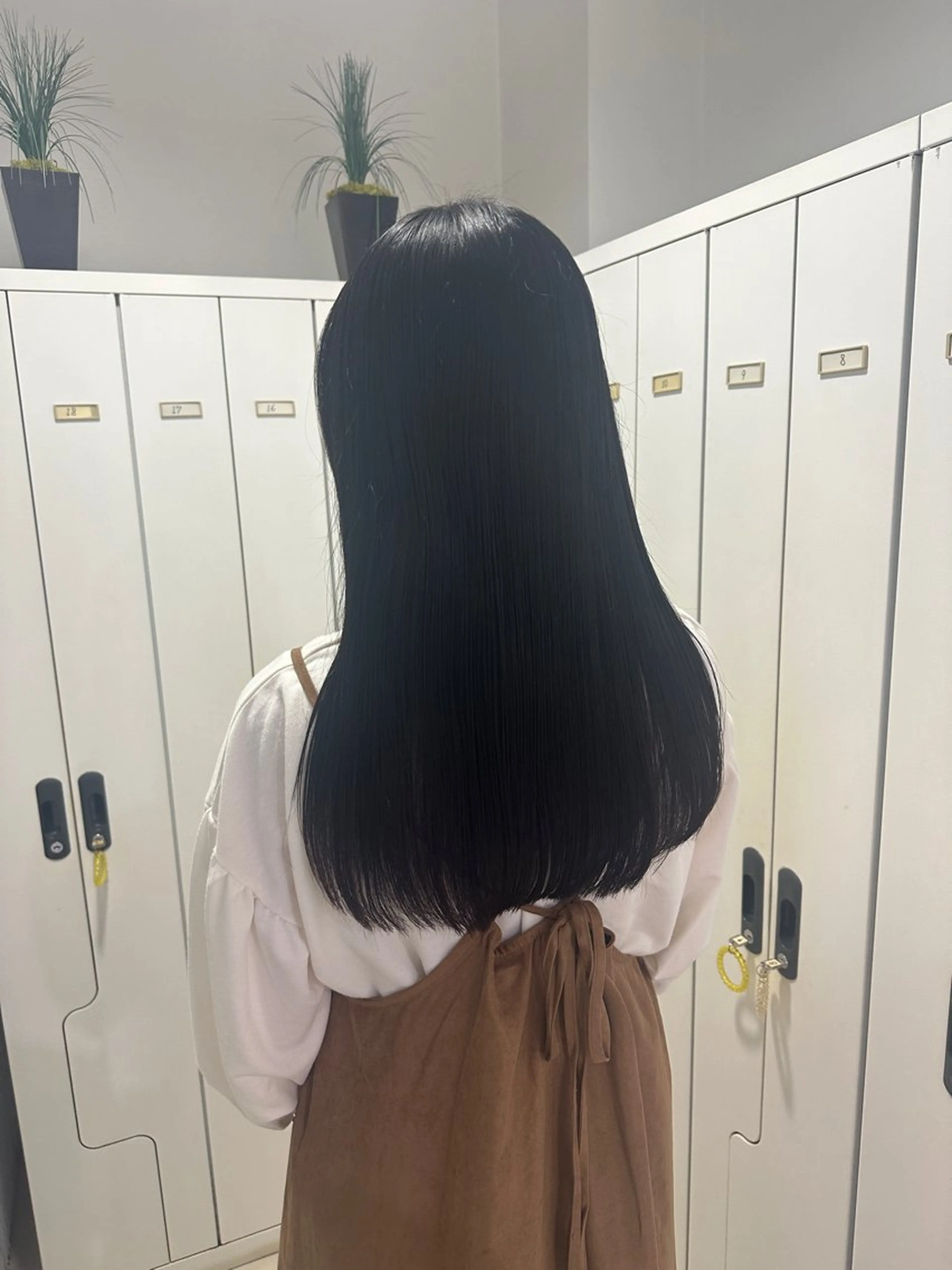 セミロング 茅ヶ崎駅すぐ 艶髪カラー💓💓のヘアスタイル