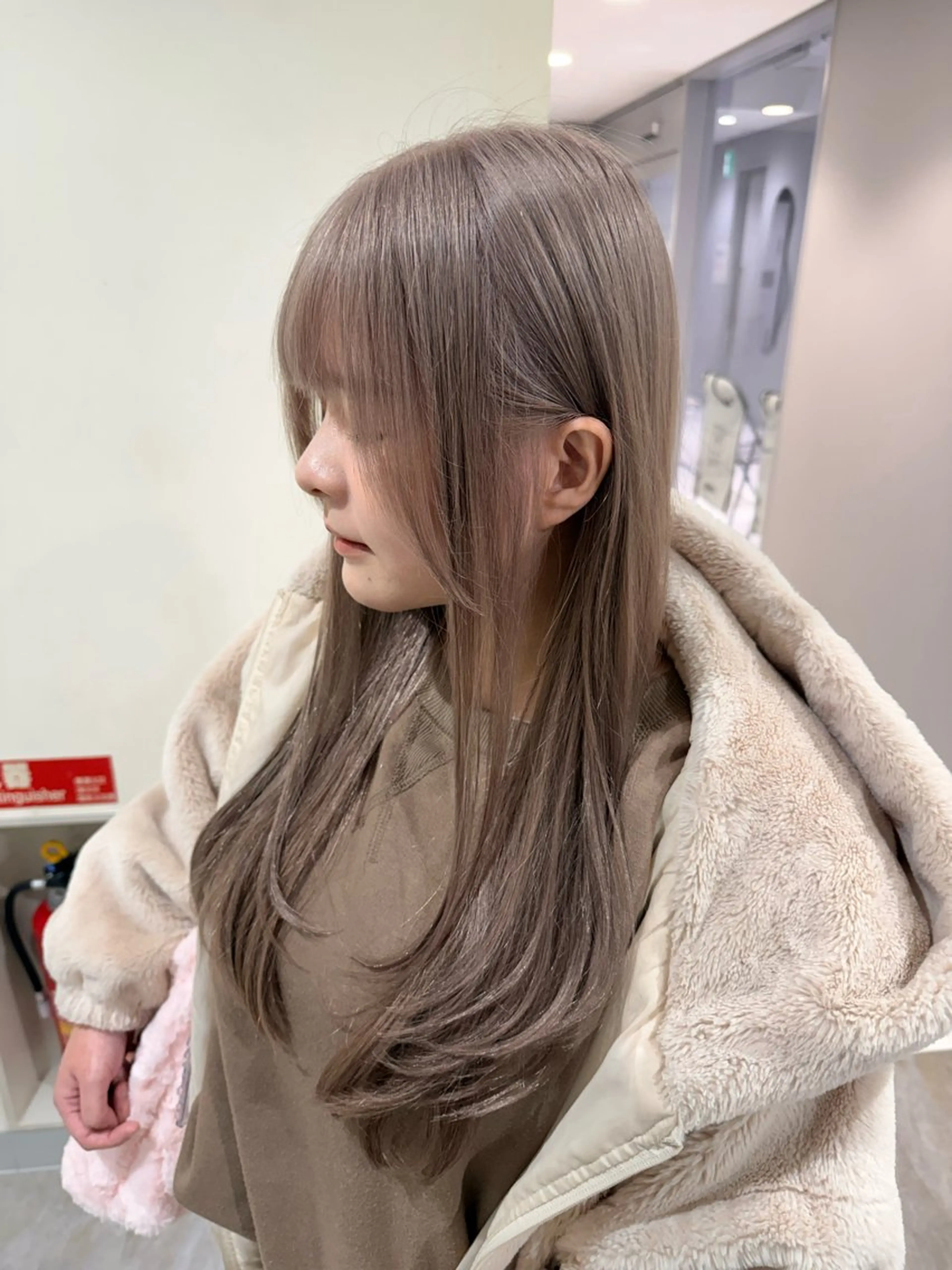 ロング カラー ブリーチ グレージュ ミルクティーグレージュ カット ヘアカラー トリートメント ハイトーンレイヤー 🥇稲垣颯太のヘアスタイル
