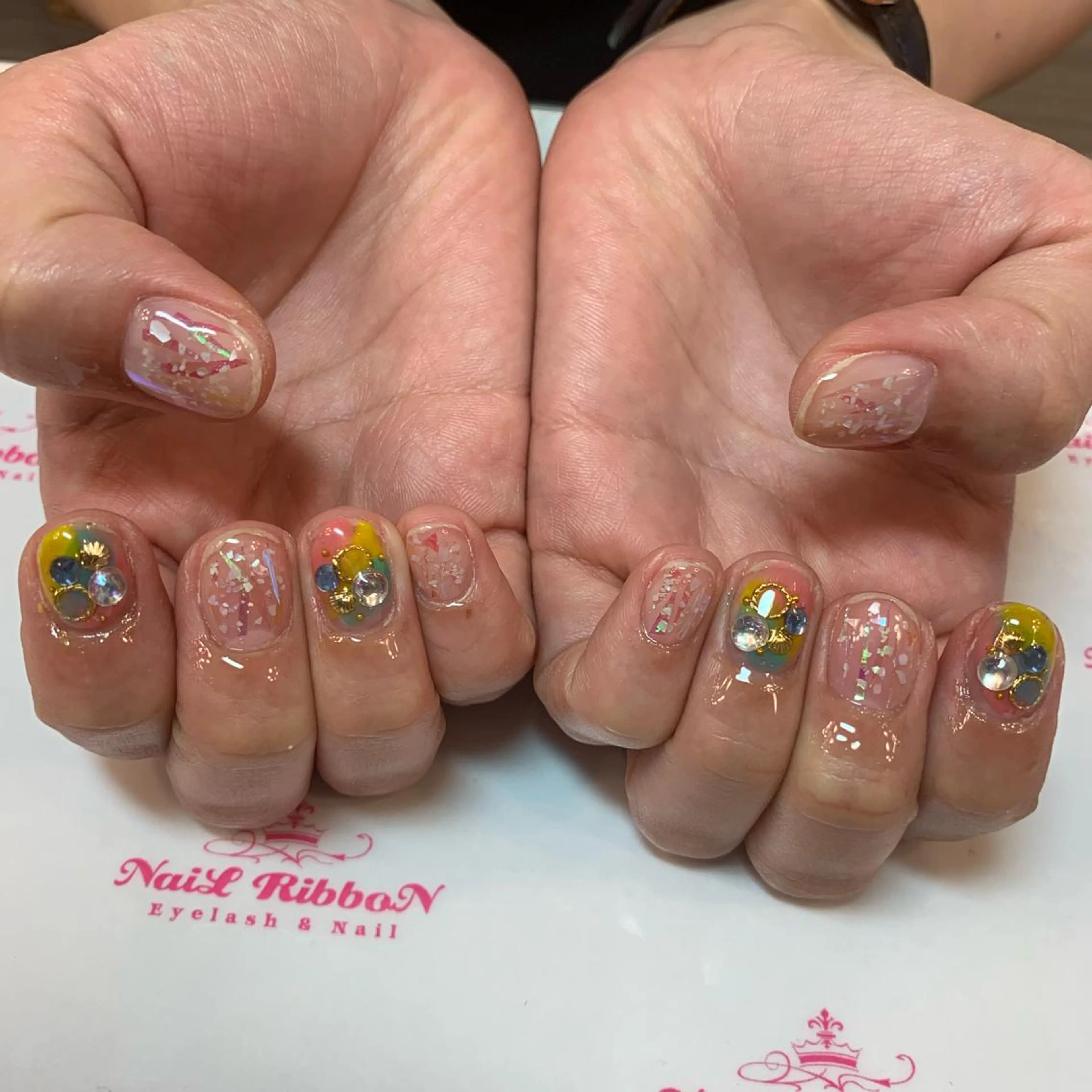 ネイル ネイルリボン 受付スタッフのネイルデザイン