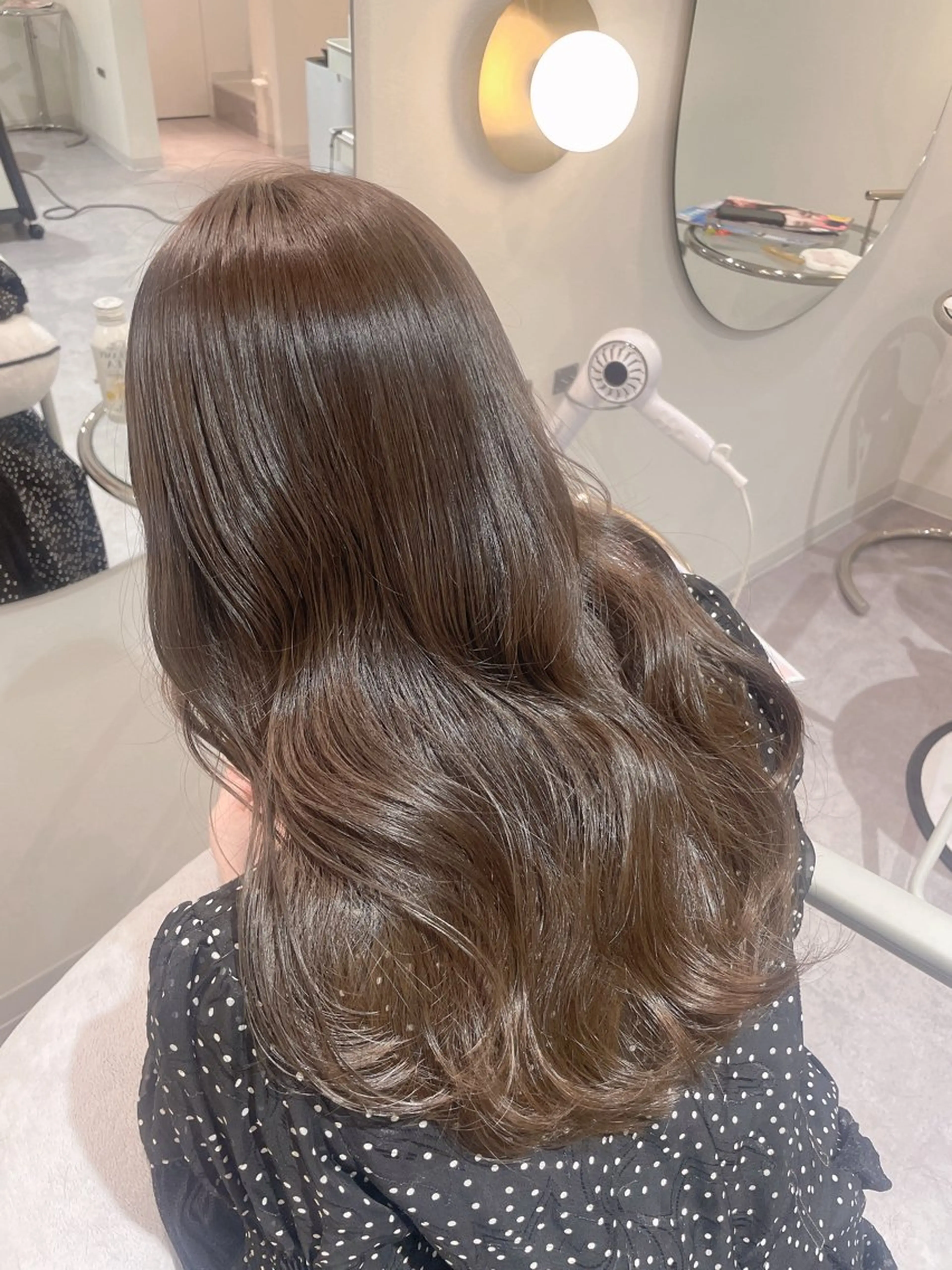 ロング アッシュ 廣岡 采音のヘアスタイル