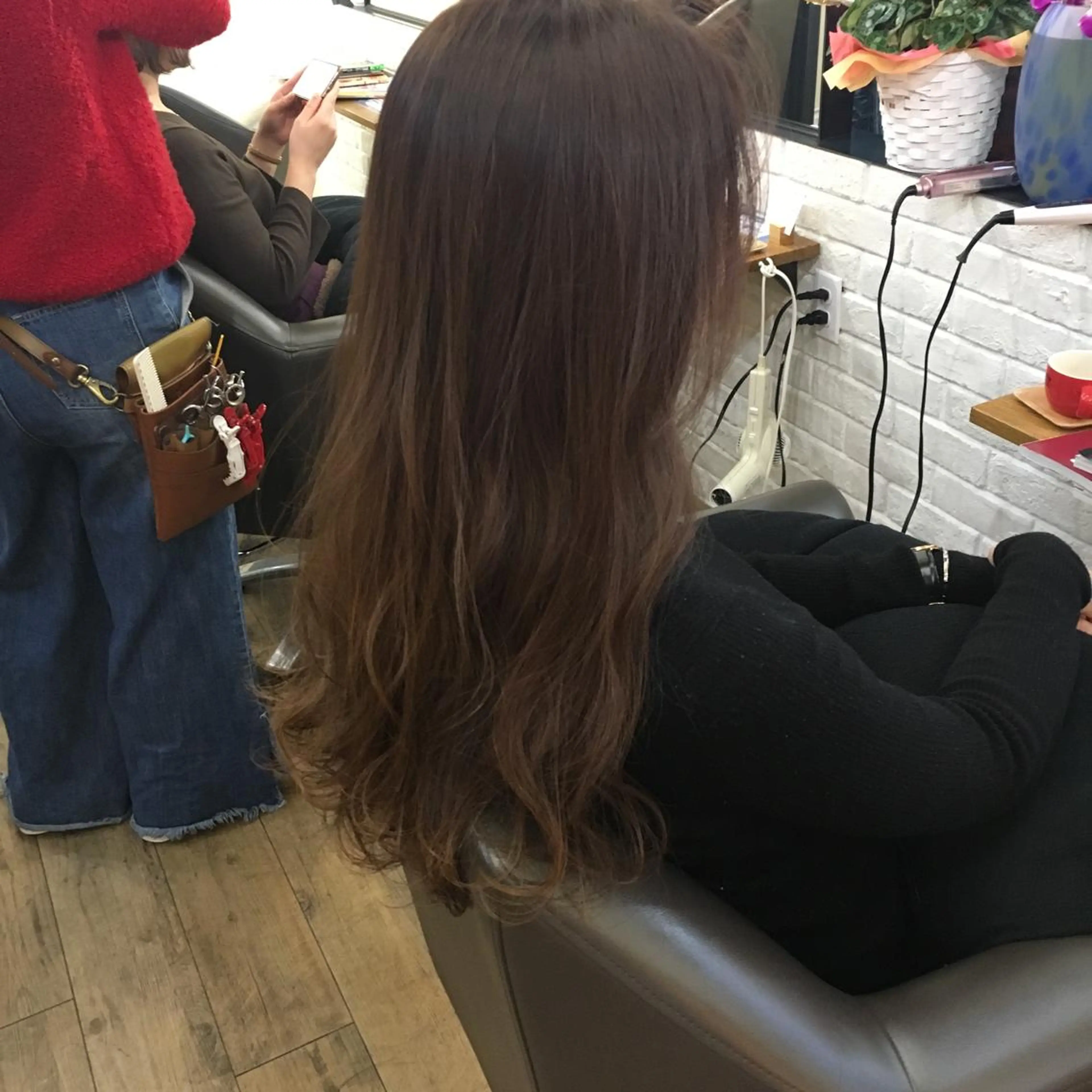 ロング カラー ブラウンカラー グラデーションカラー パープルカラー パープルブラウン ヘアカラー トリートメント 上川 美幸のヘアスタイル