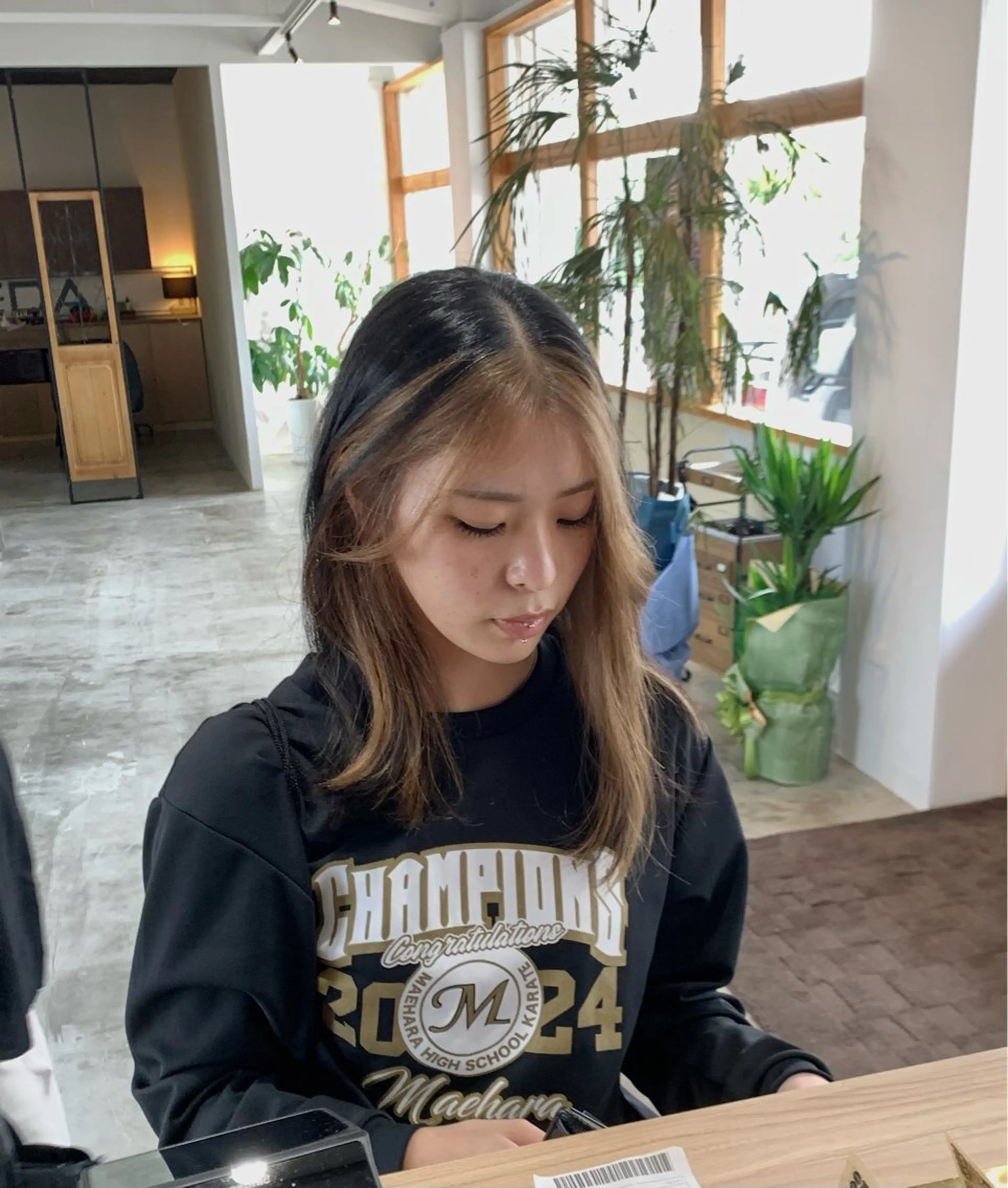 カラー Niina→ anan AVEDAのヘアスタイル