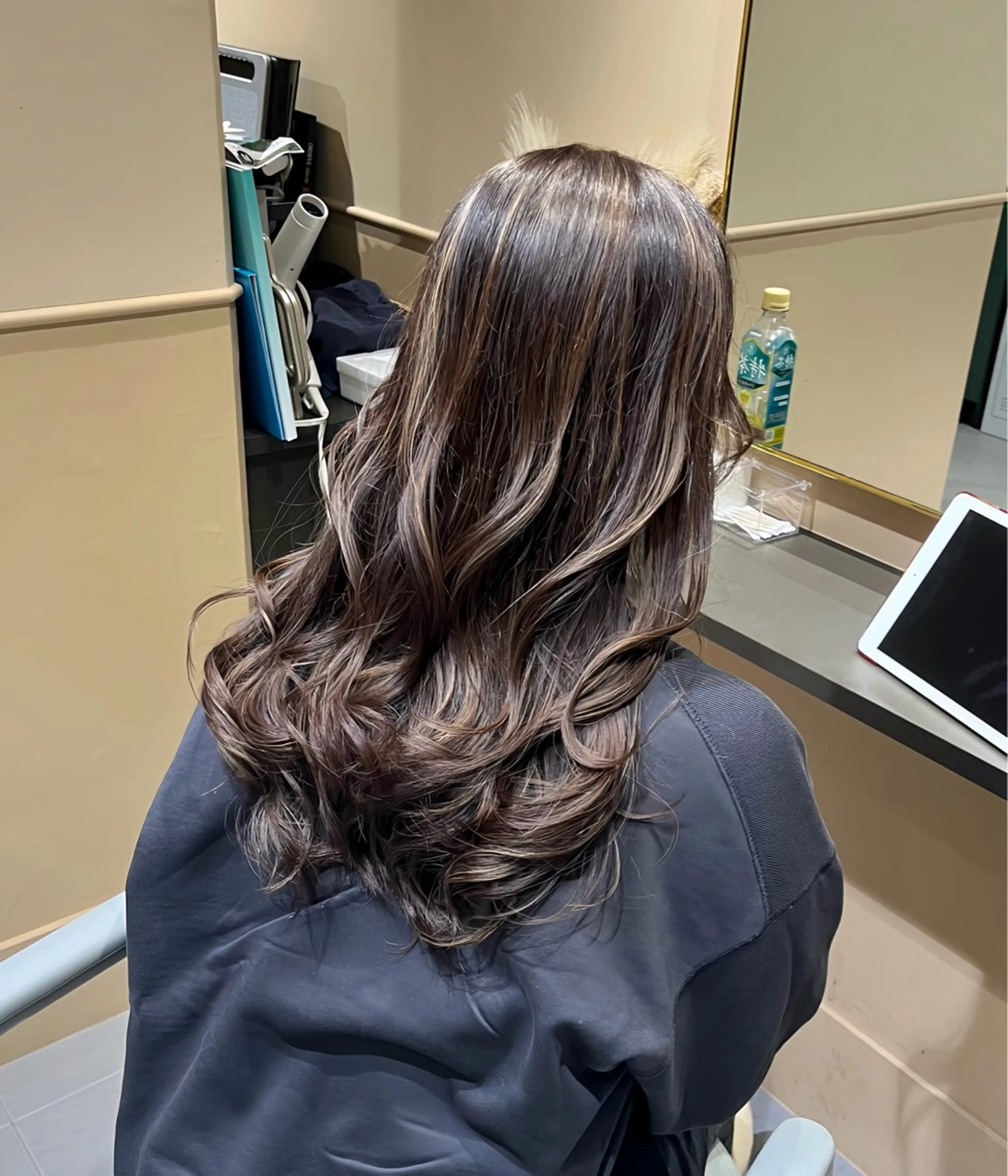 ロング カラー ハイライトカラー ハイライト ヘアカラー トリートメント 🫧tomoka 透明感カラー🫧のヘアスタイル