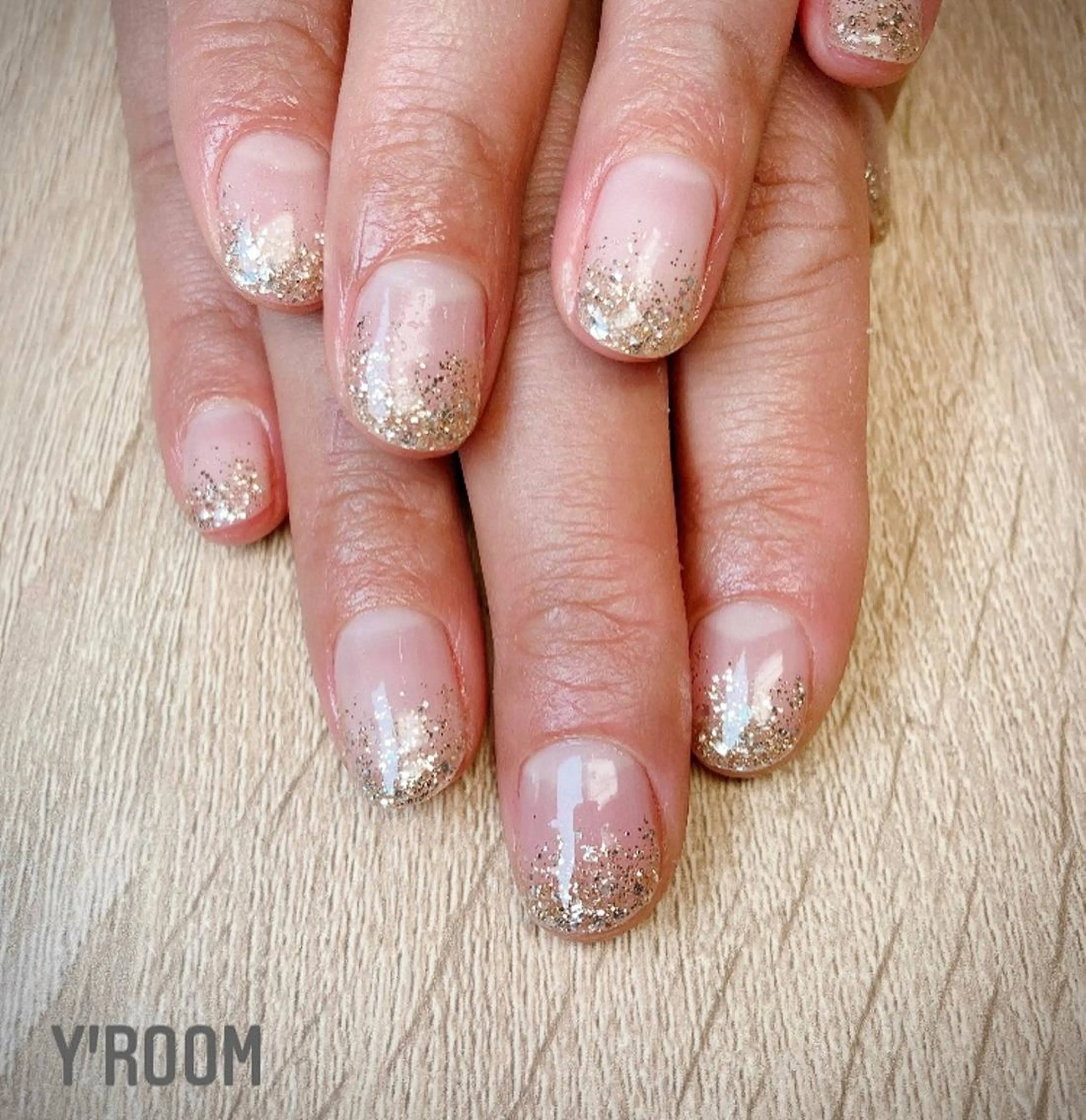 ネイル オーロラネイル フラッシュネイル フットネイル ジェルネイル 氷ネイル・うるうるネイル YUKA （ネイリスト）のネイルデザイン