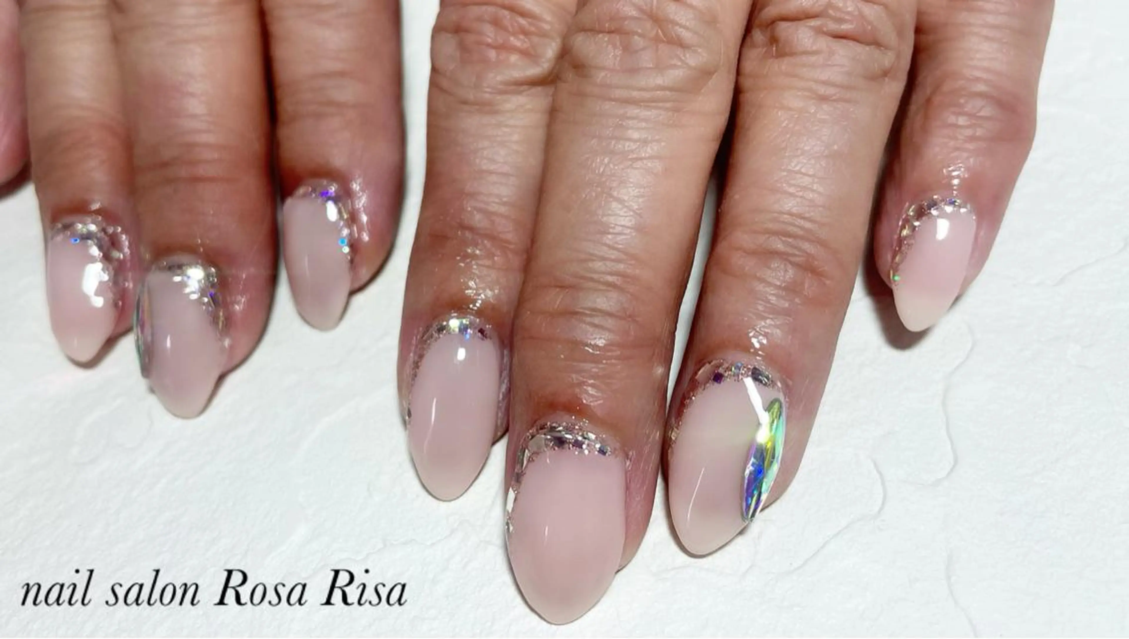 ミディアム ネイル ハンドネイル ネイルスタジオ シェイクユアハンズのネイルデザイン