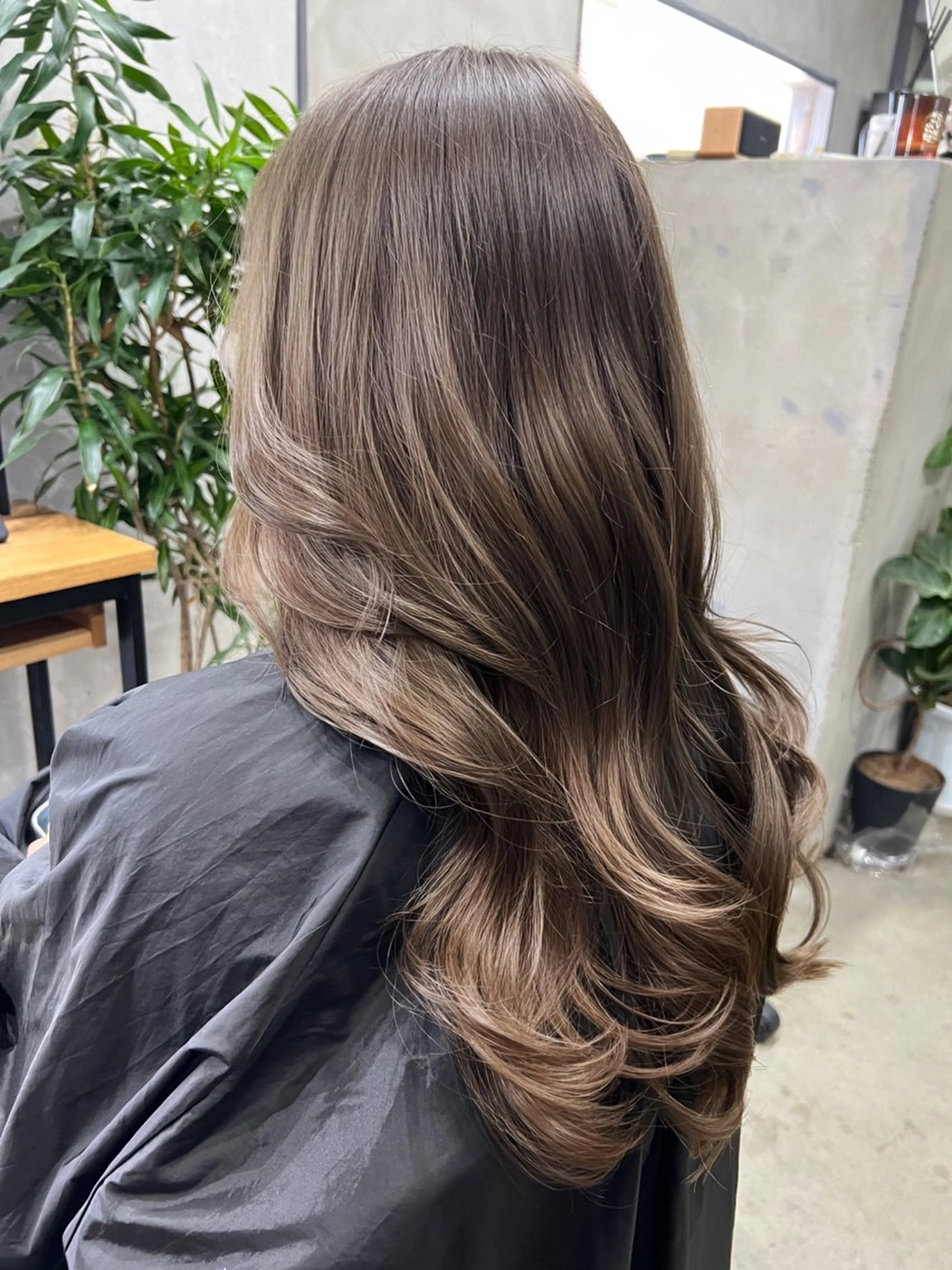 ロング maya レイヤーカットのヘアスタイル