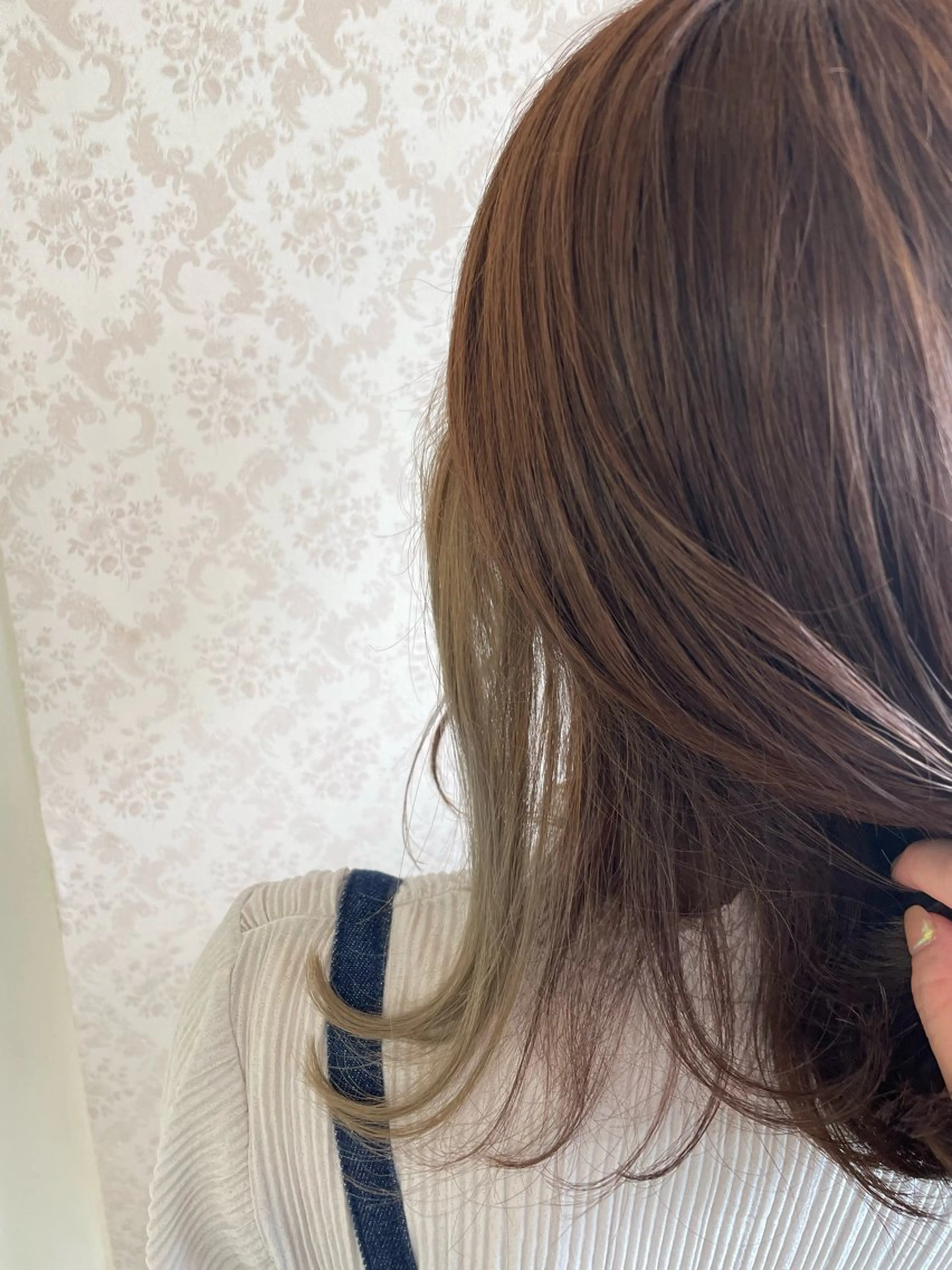 セミロング カラー ヒヨシ ルナのヘアスタイル