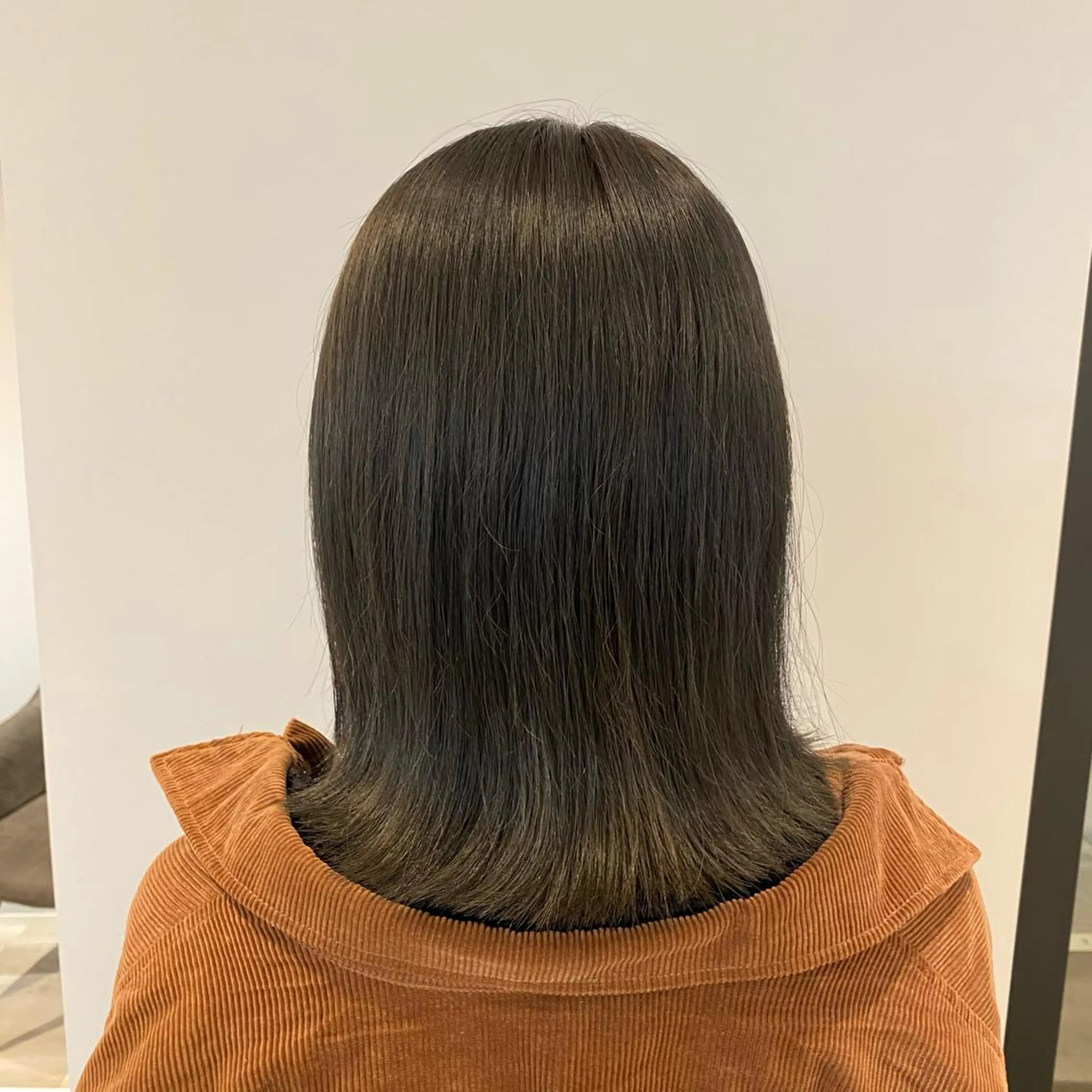 ミディアム 外ハネヘア 透明感カラー✨ 酸性ストレート特化のヘアスタイル