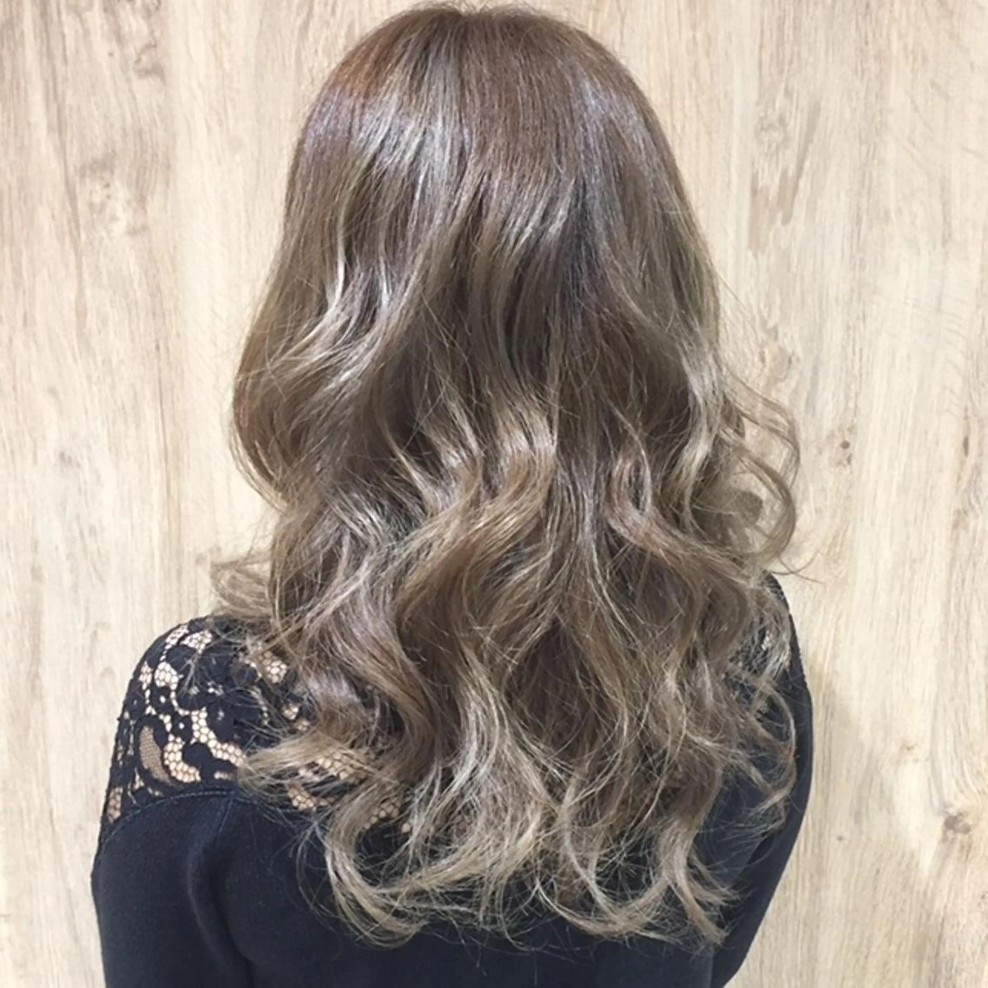 カラー イルミナカラー 中林 由佳のヘアスタイル