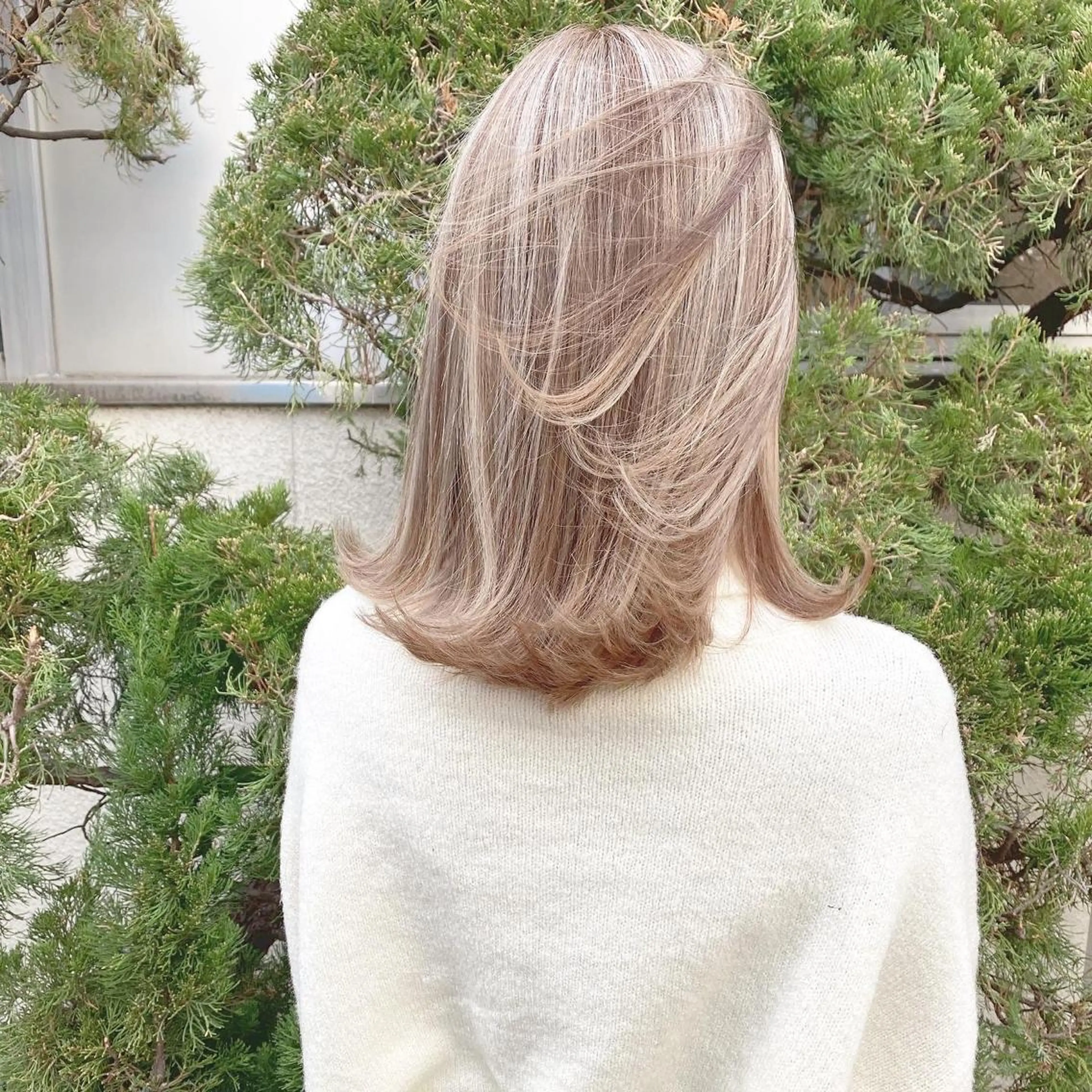 セミロング カラー バレイヤージュ ベージュカラー ブリーチ ブロンド ケアブリーチ カット ヘアカラー トリートメント ヘッドスパ 韓国風×透明感カラー 髪質改善オタベシンヤのヘアスタイル