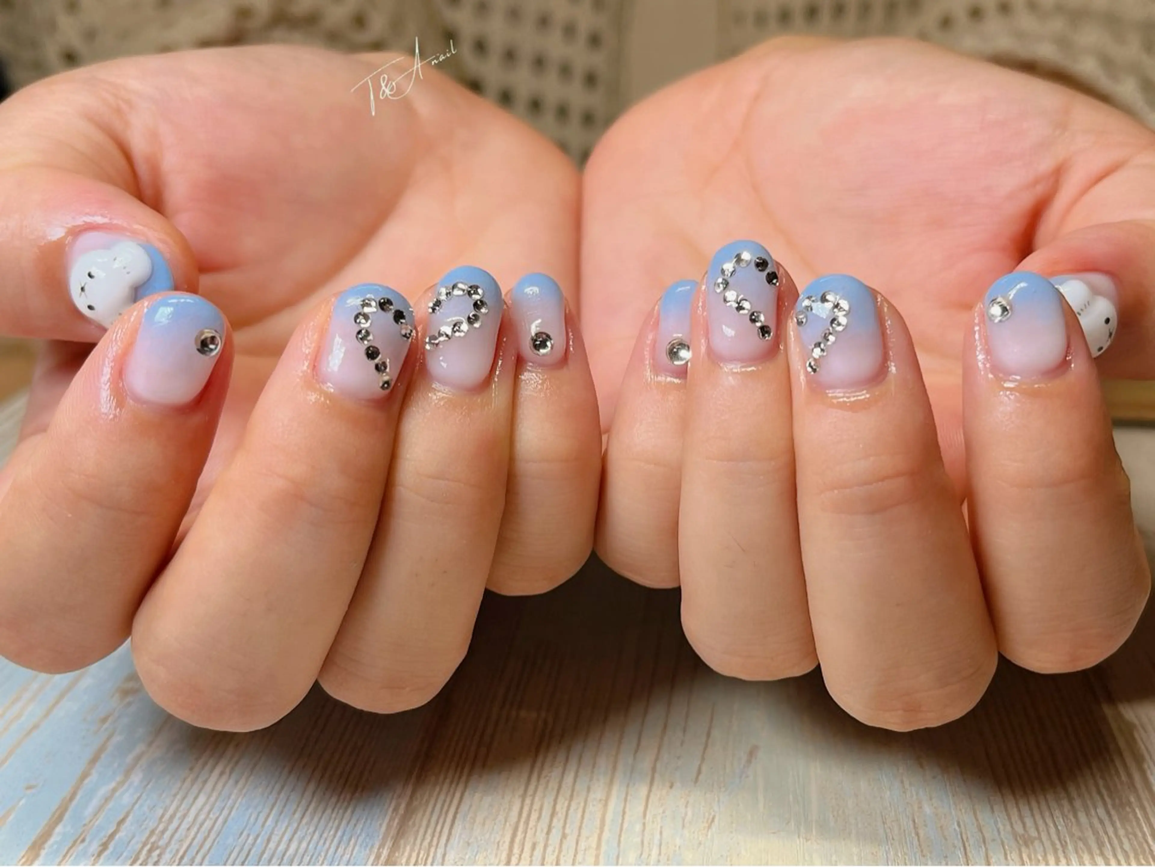 ネイル ブルー ジェルネイル グラデーション ハート スカルプネイル ハンドネイル T&A nailのネイルデザイン