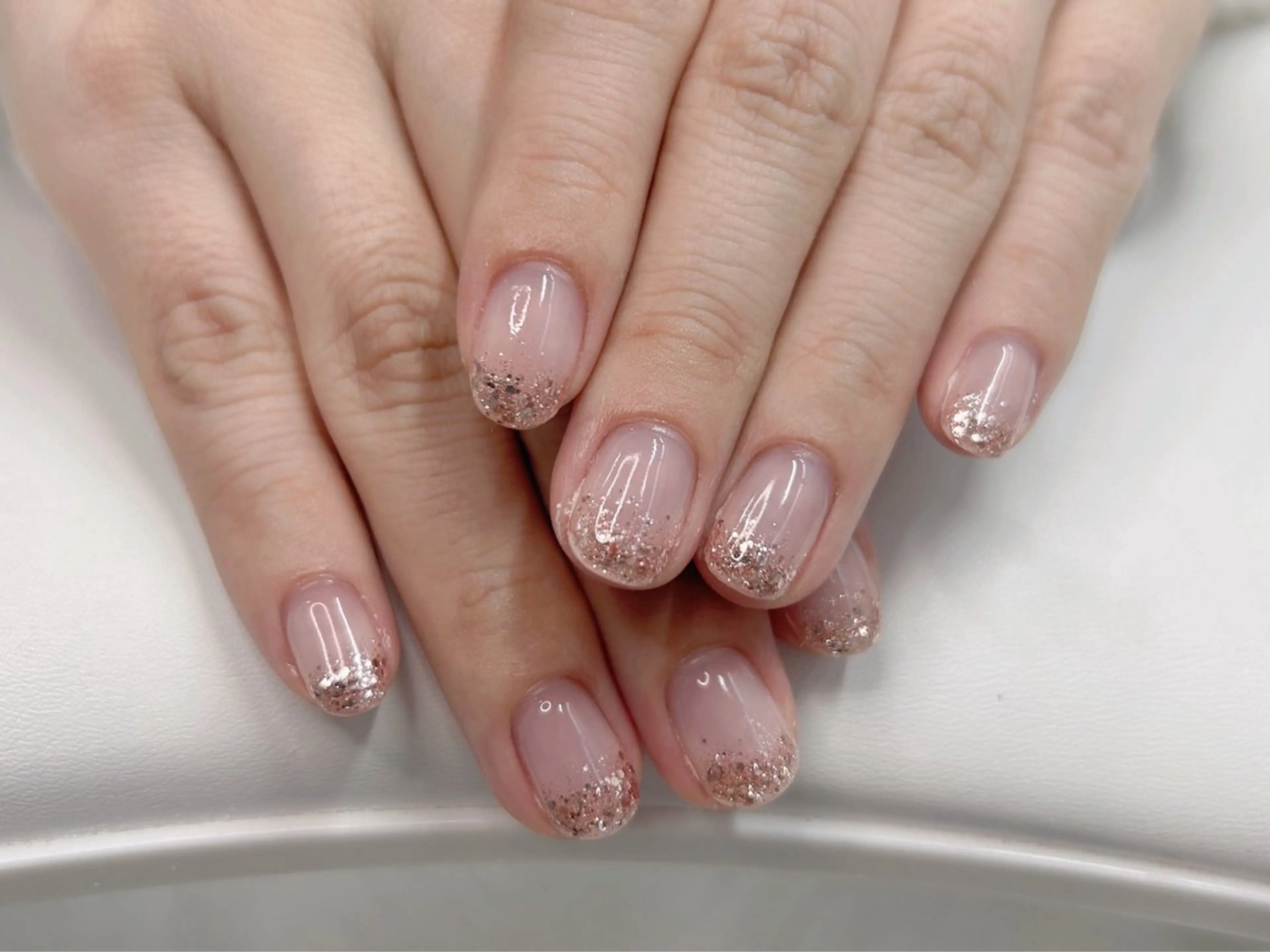 ネイル 桜ネイル グラデーション ラメ(グリッター) ラメグラデーション オフィスネイル ハンドネイル Forca total studio所属・Forca Airaのネイルデザイン