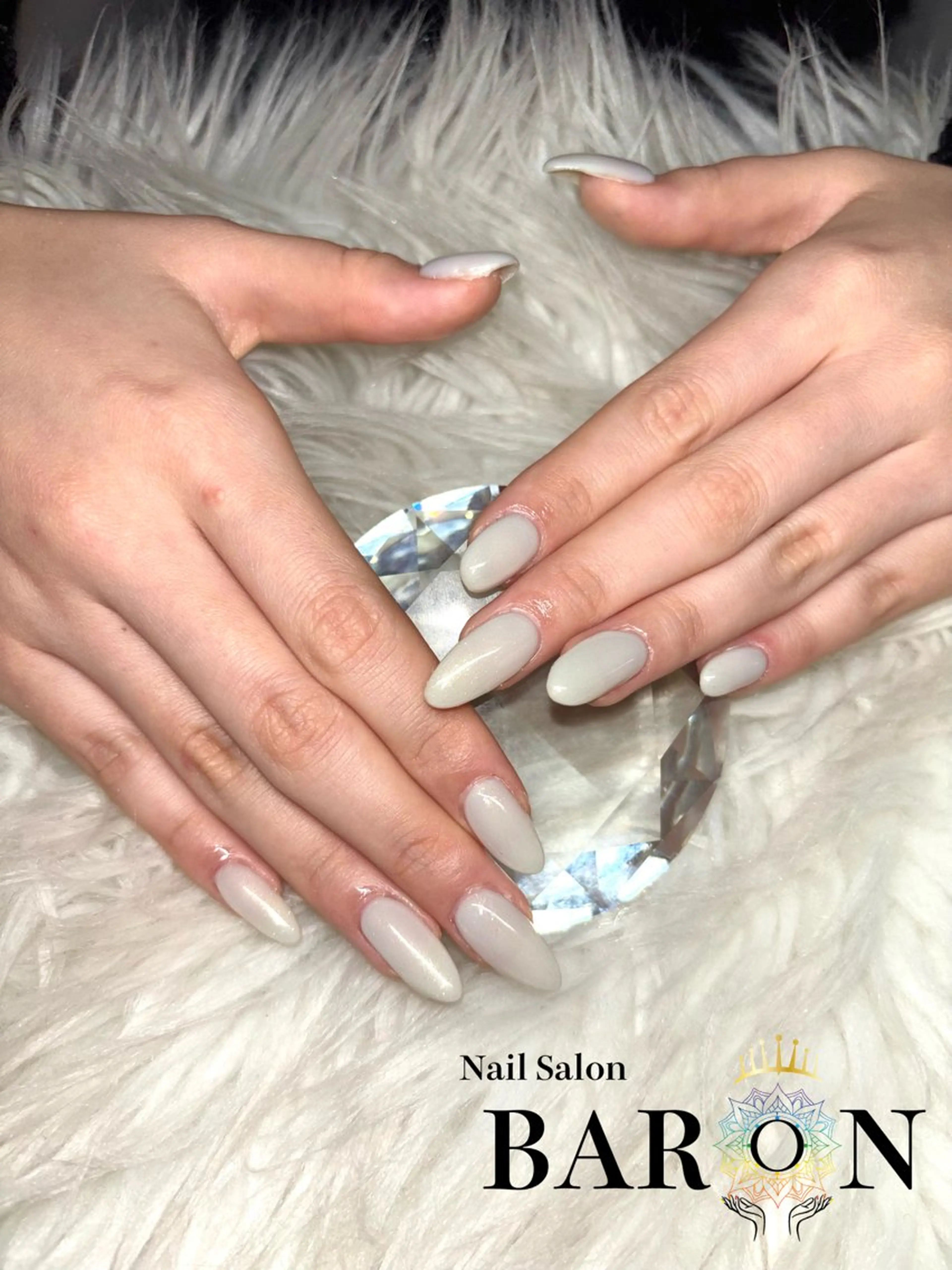 ネイル キラキラネイル ラメ(グリッター) 水色 ホワイト ハンドネイル ♛︎BARON♛︎ MASHIROのネイルデザイン