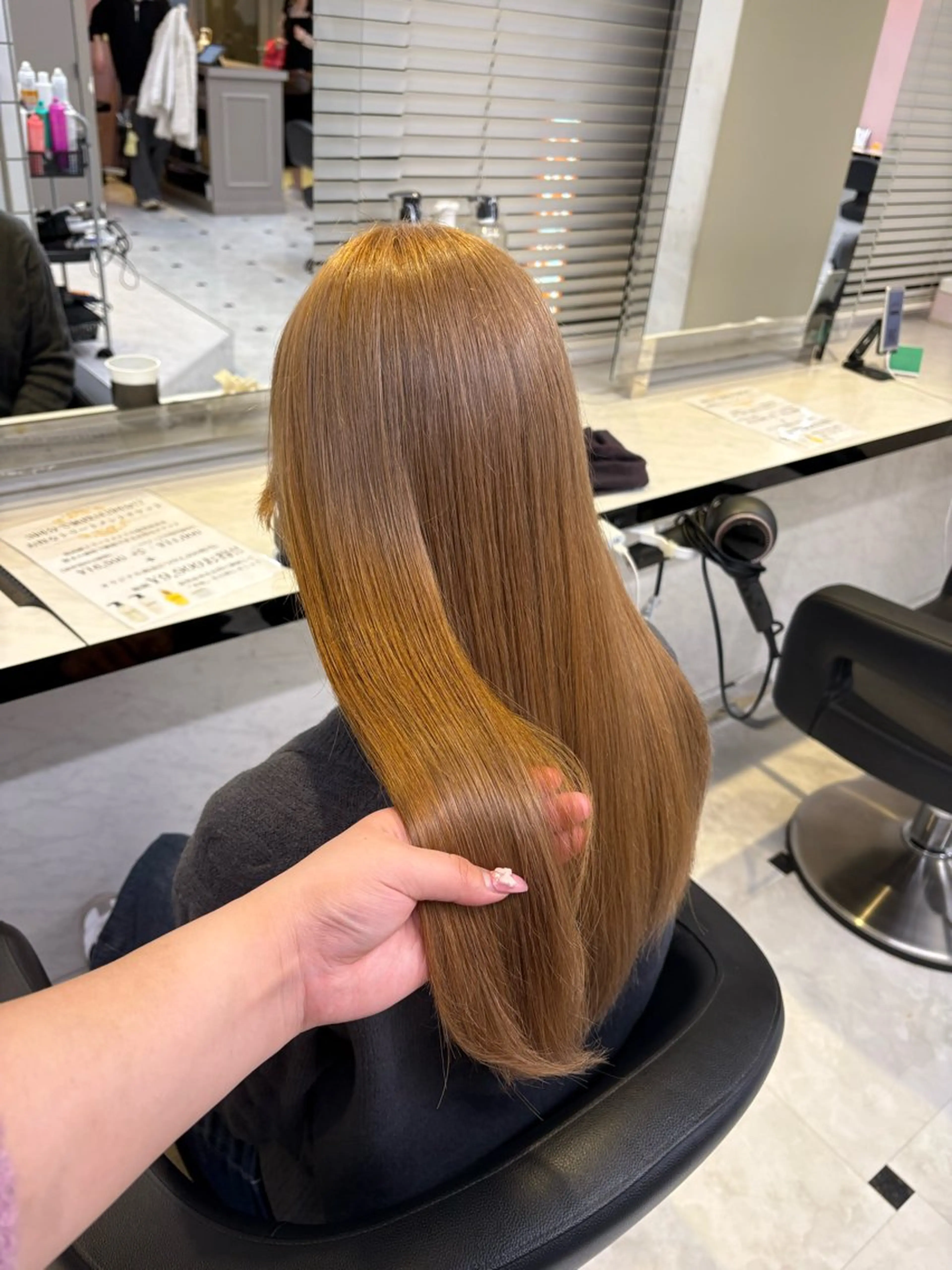 ロング カラー ヘアカラー トリートメント 透明感ベージュカラー 🪞上野🪞AIのヘアスタイル