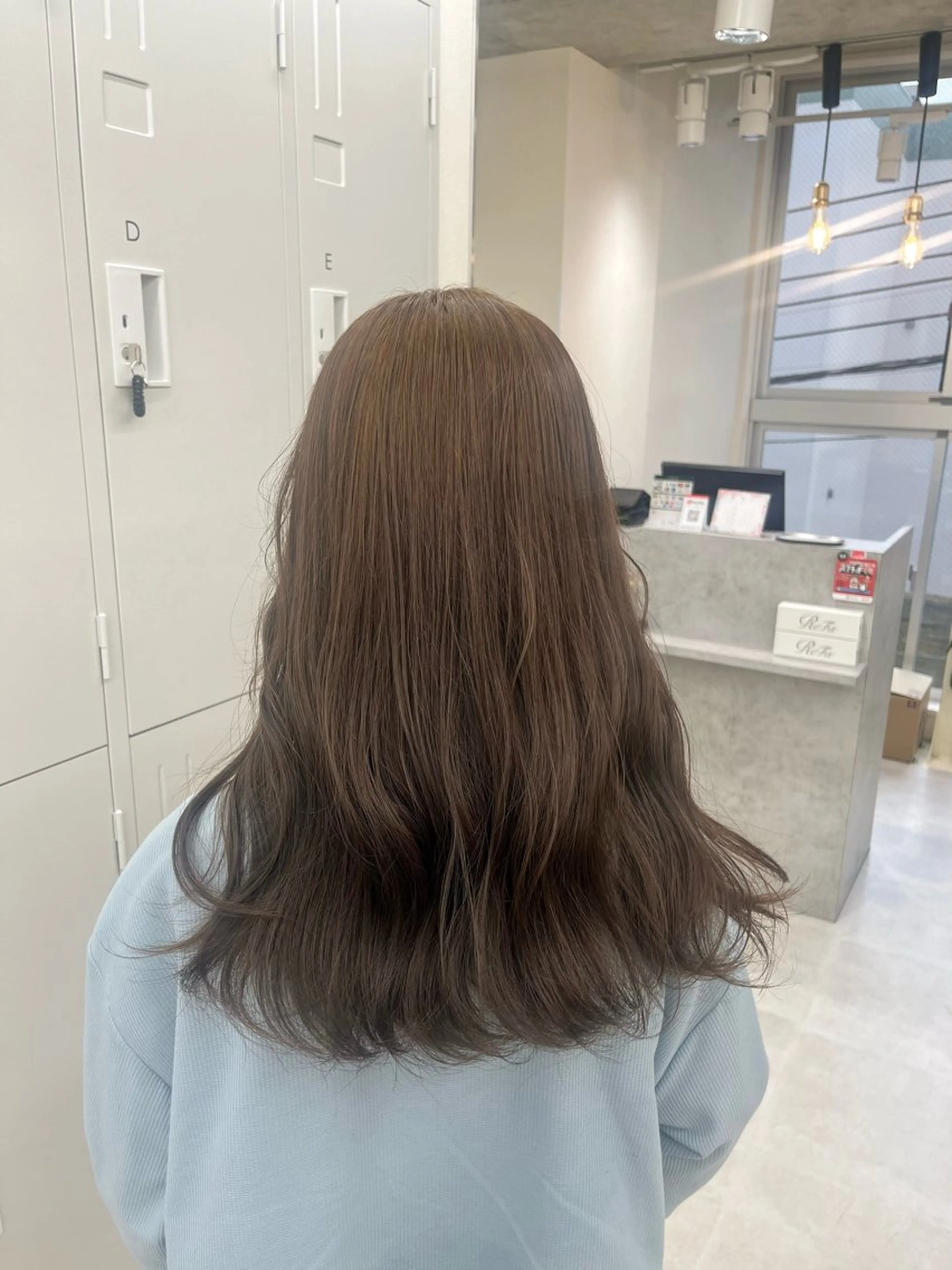 ロング カラー ベージュカラー ブリーチ ブリーチなしカラー ユイナ 🕊NaVI ベージュ/透明感のヘアスタイル