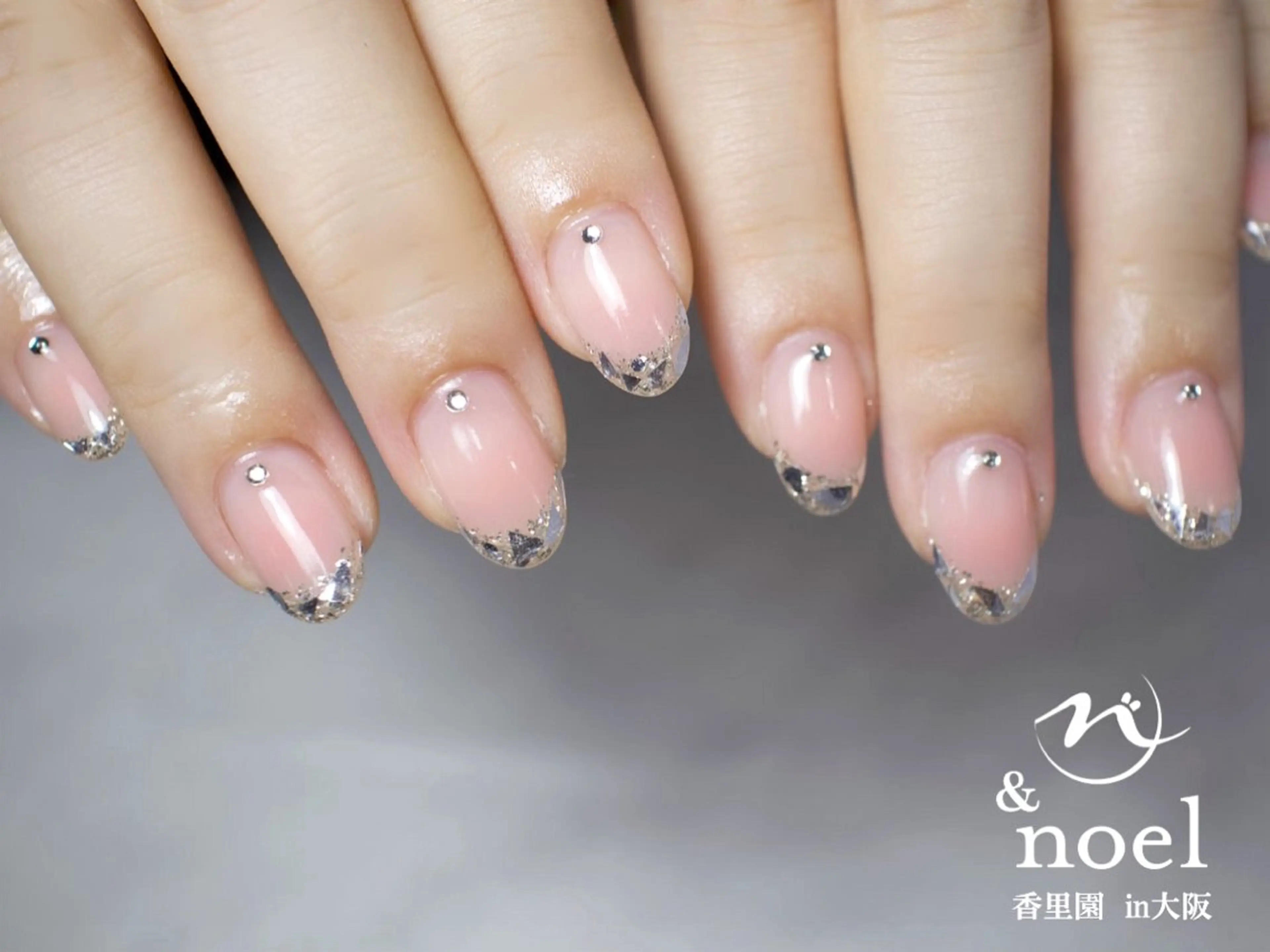 ネイル チークネイル フレンチネイル ガラスフレンチ キラキラネイル 韓国ネイル ハンドネイル Nailsalon Noël所属・Nailsalon ＆Noelのネイルデザイン