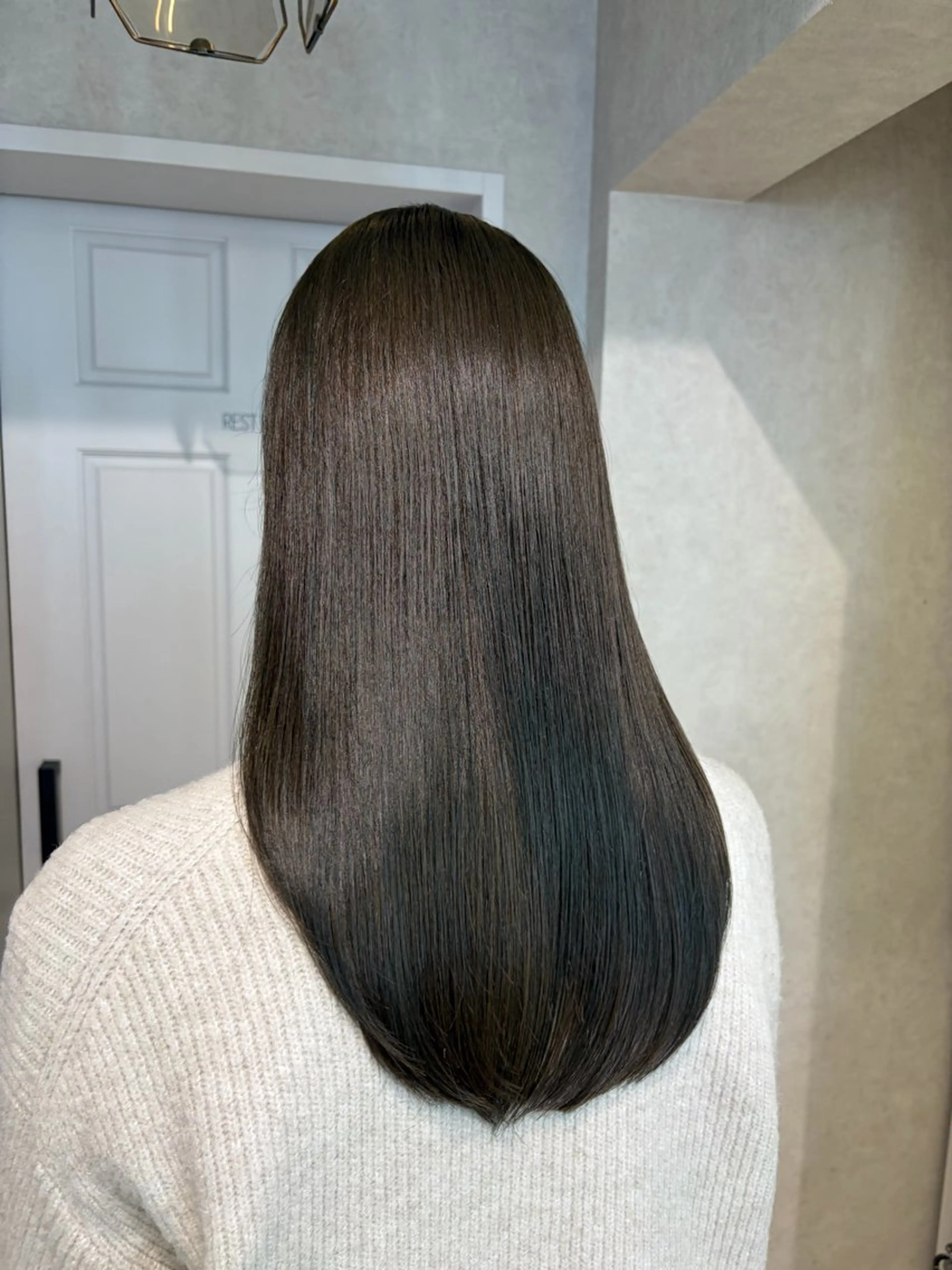 ロング カラー 透明感カラー グレージュ オリーブグレージュ オリーブグレー 髪質改善 ヘアカラー ハイトーン/ ネイル💅まりなのヘアスタイル