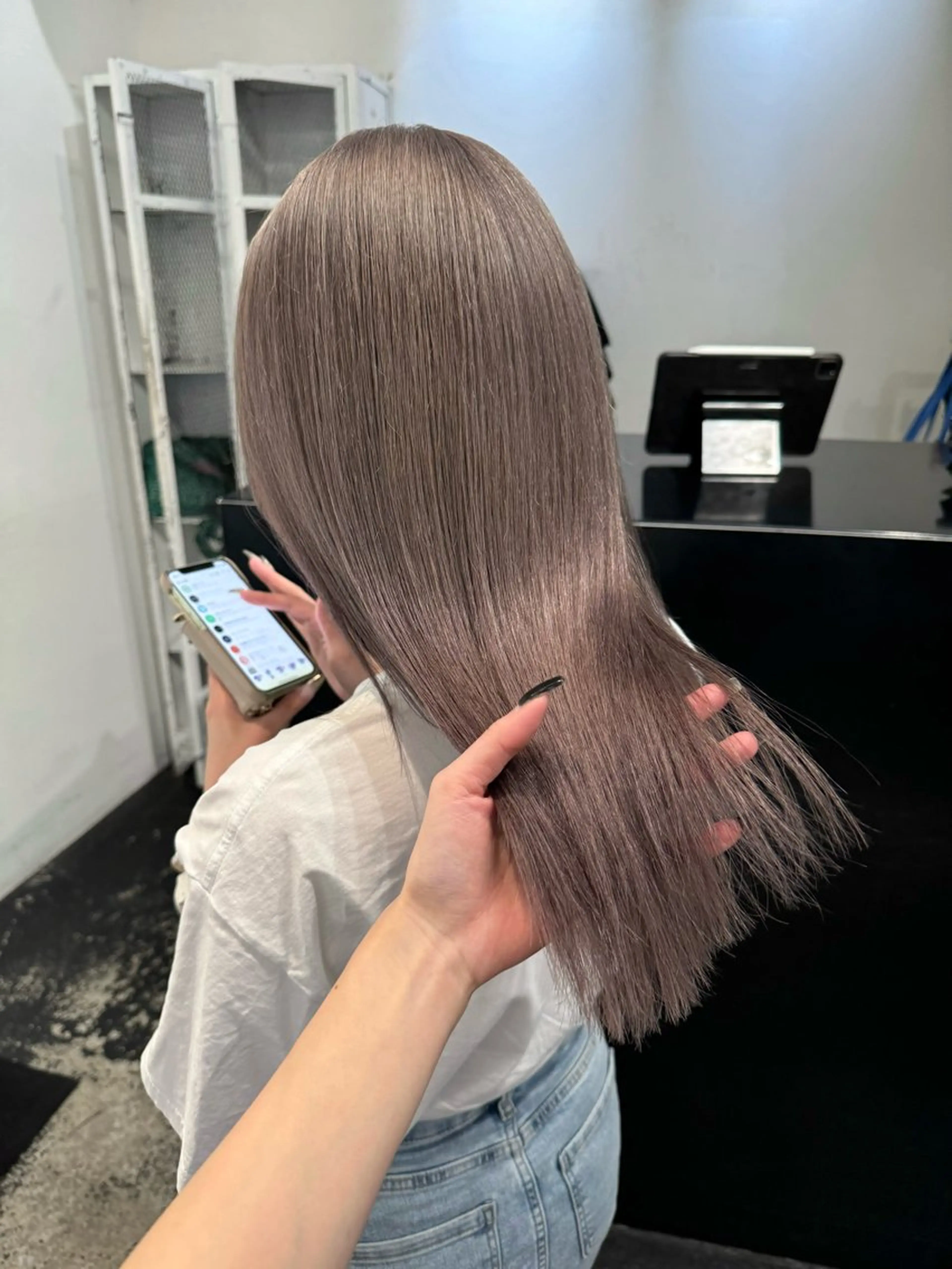 セミロング カラー ヘアアレンジ グレージュ ラベンダーカラー ラベンダーグレージュ ラベンダーグレー カット ヘアカラー トリートメント 艶ハイトーン/ヘア アレンジAYAKAのヘアスタイル