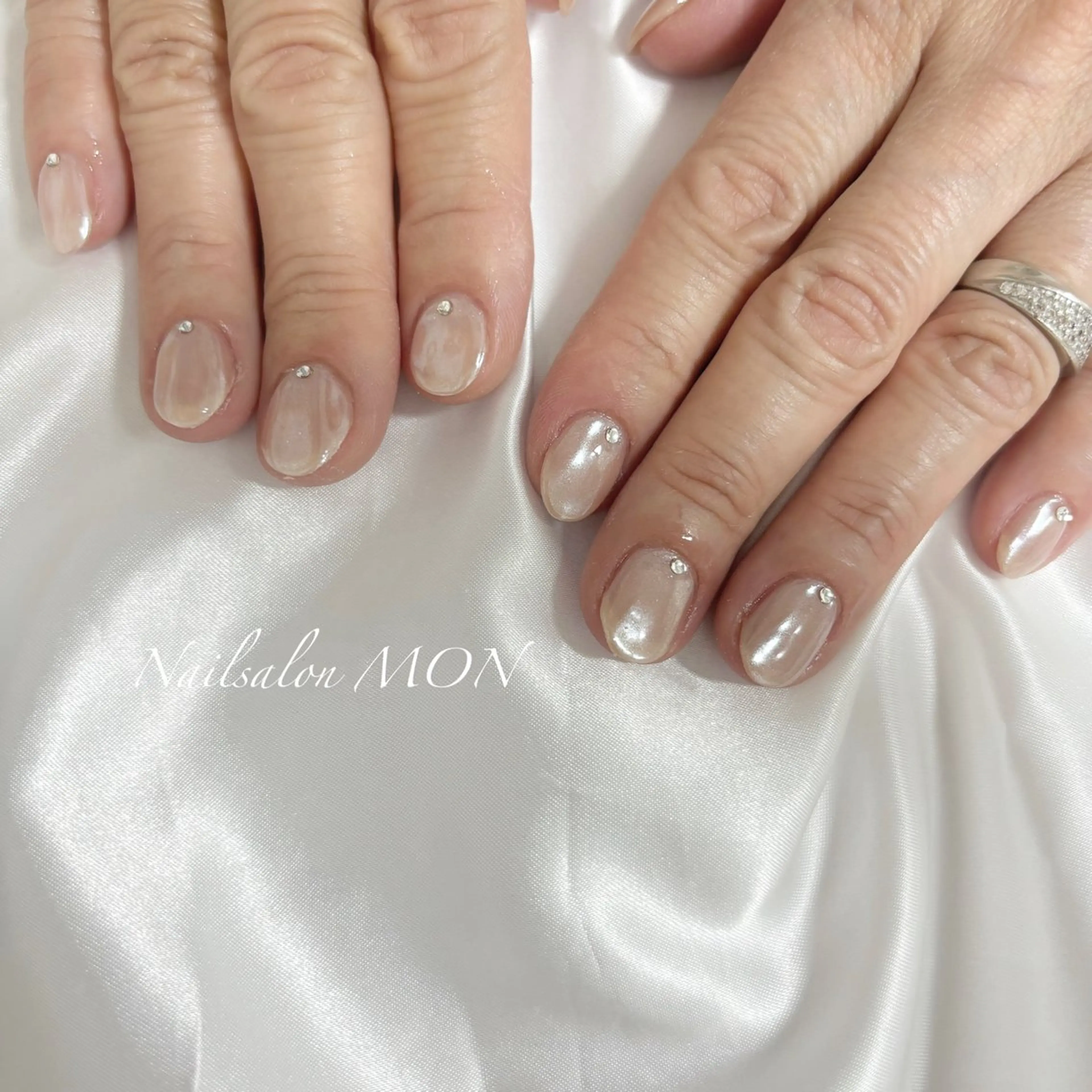 ネイル ストーンネイル ハンドネイル Nailsalon MONのネイルデザイン