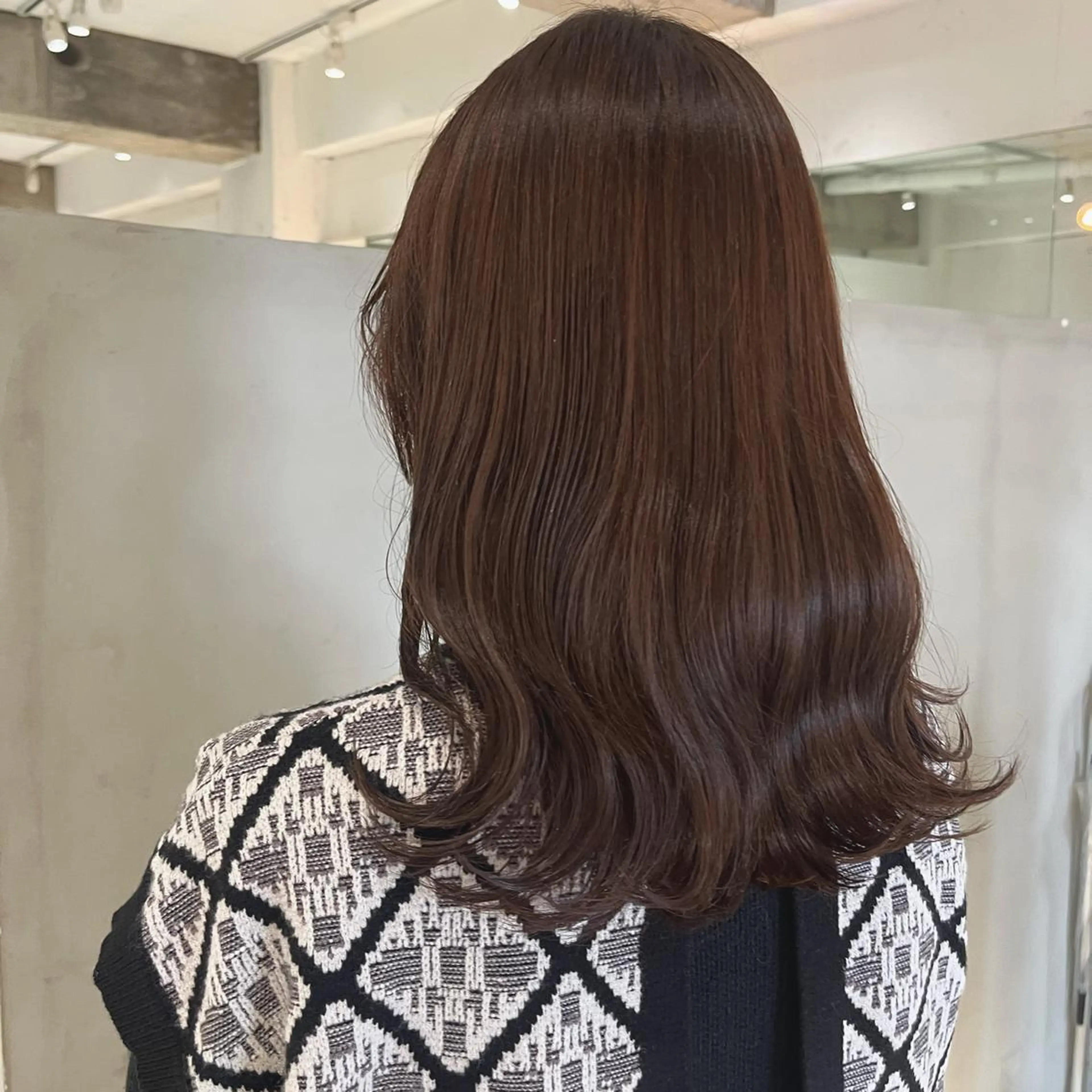 セミロング カラー ベージュカラー ブラウンカラー ブラウンベージュ くすみブラウン マロンブラウン ヘアカラー トリートメント ヘッドスパ ヘアセット カジュアルを女っぽく 𝗮𝘆𝗮𝗰𝗼のヘアスタイル