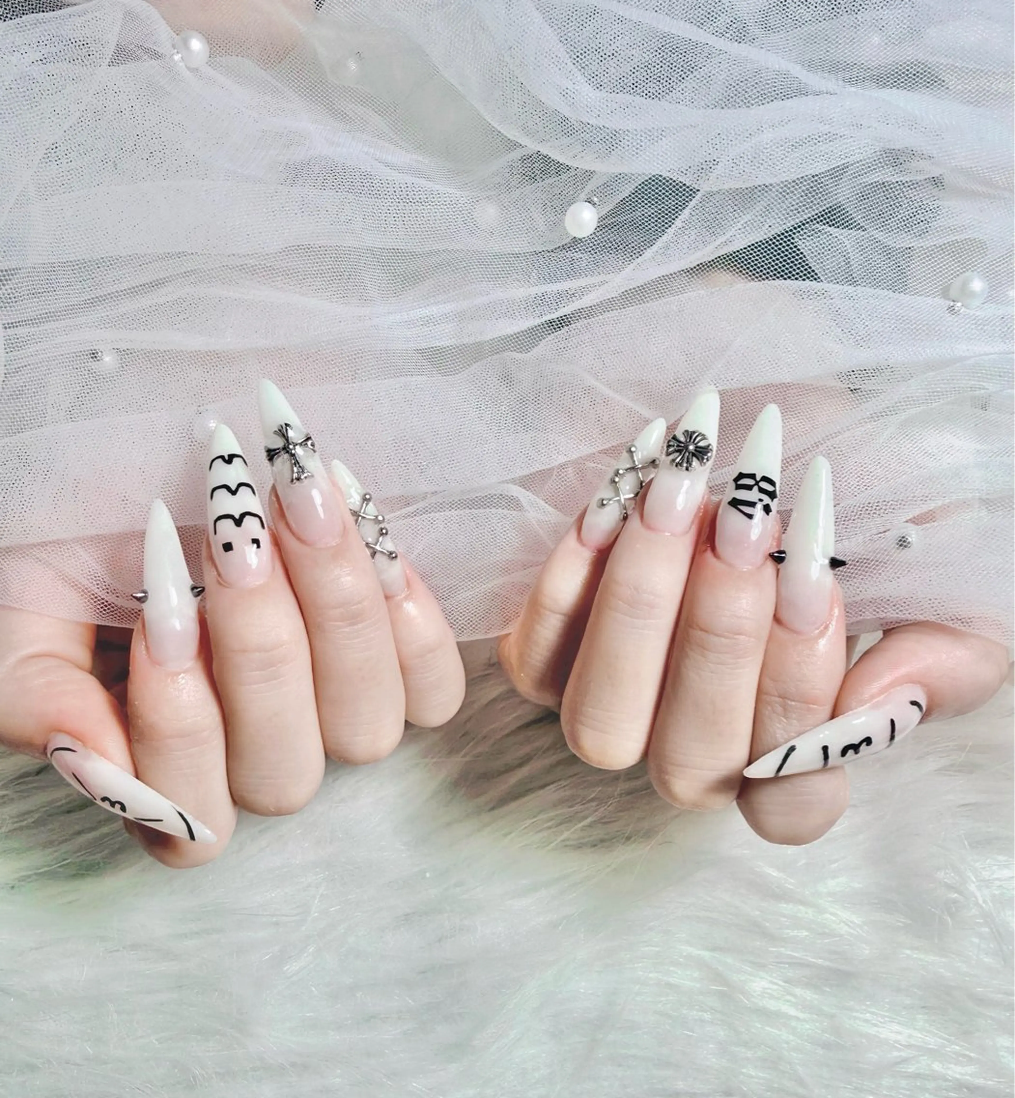 ネイル ジェルネイル グラデーション キラキラネイル ミラーネイル ニュアンスネイル ハンドネイル Kitty Nailのネイルデザイン