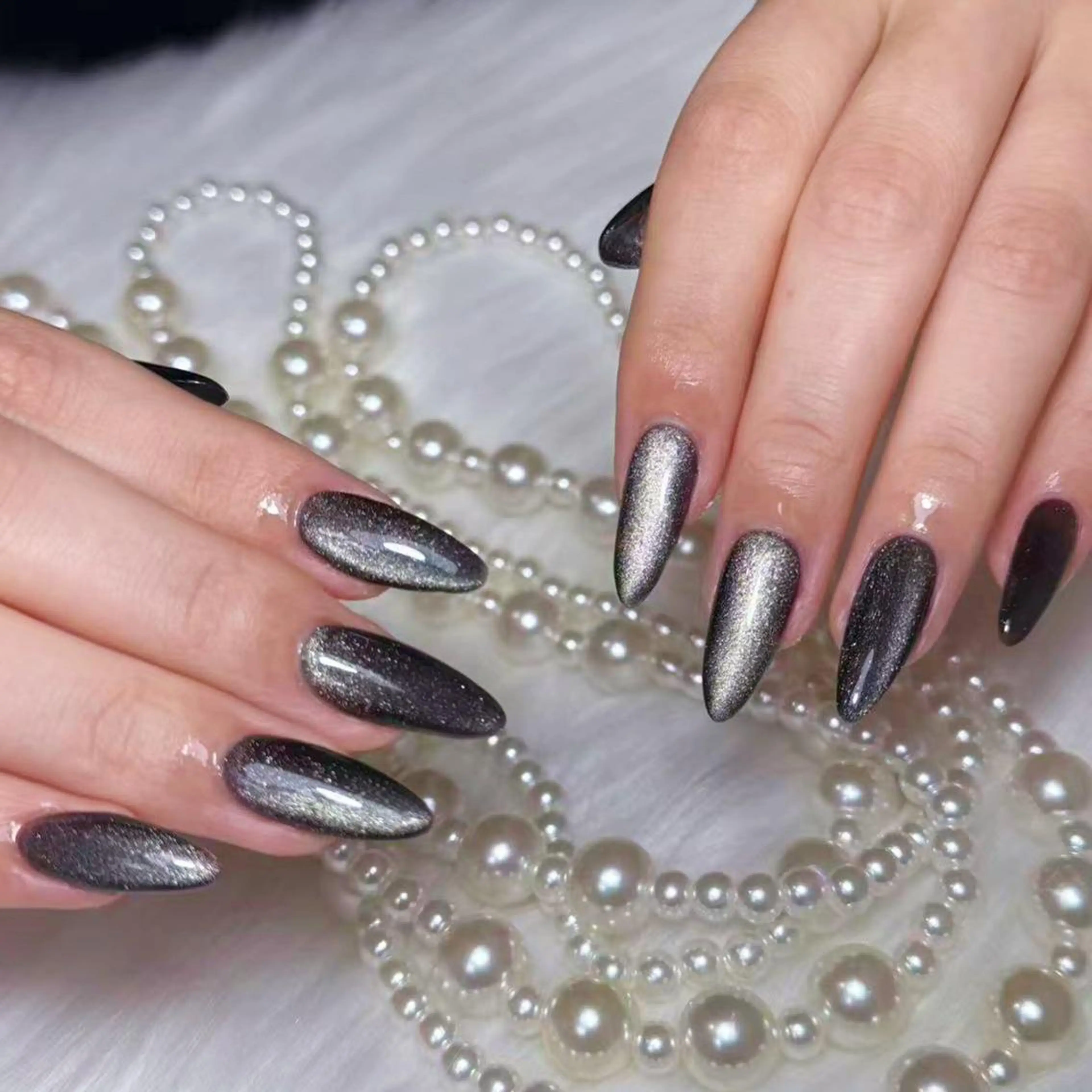 ネイル アートネイル オーロラネイル ガーリー キラキラネイル マグネットネイル ハンドネイル DIAMOND 💅のネイルデザイン