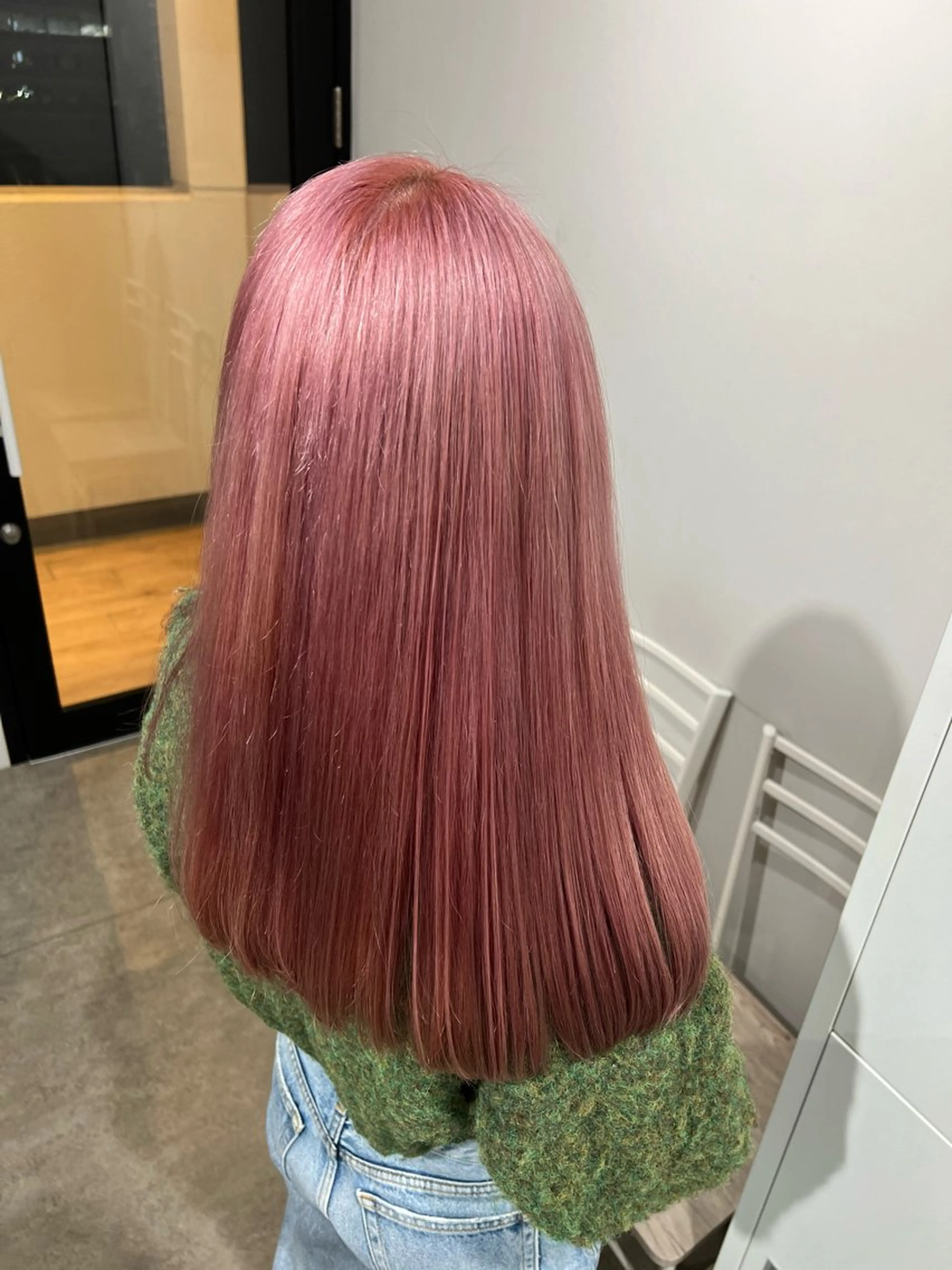 ミディアム カラー ブリーチ 透明感カラー ダブルカラー ハイトーンカラー ピンクカラー カット ヘアカラー トリートメント ブリーチ/髪質改善/ レイヤー/YUTOのヘアスタイル