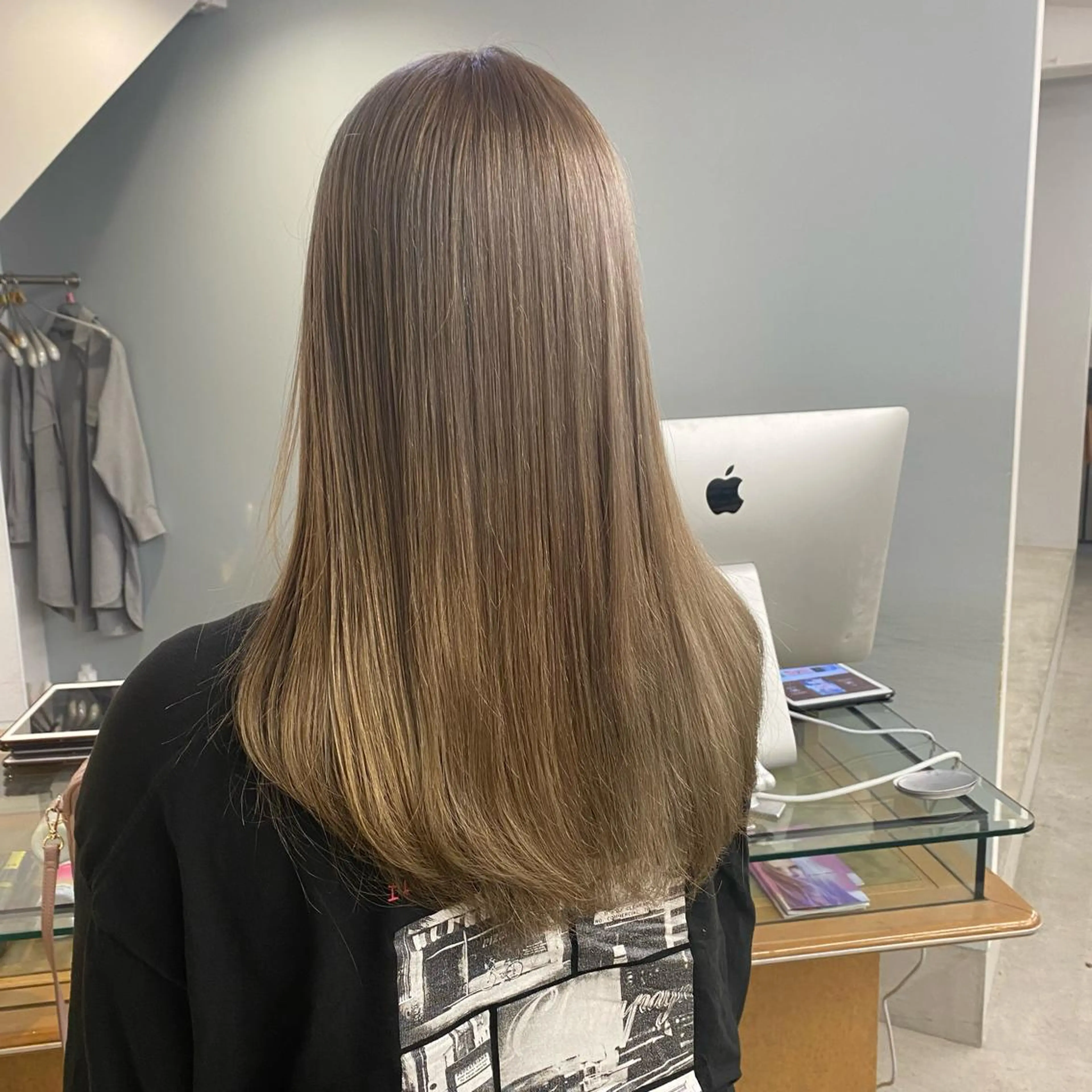 ロング カラー パーマ ヘアアレンジ メンズ キッズ ネイル マツエク・マツパ アイブロウ 暖色系/透明感 治野心のヘアスタイル