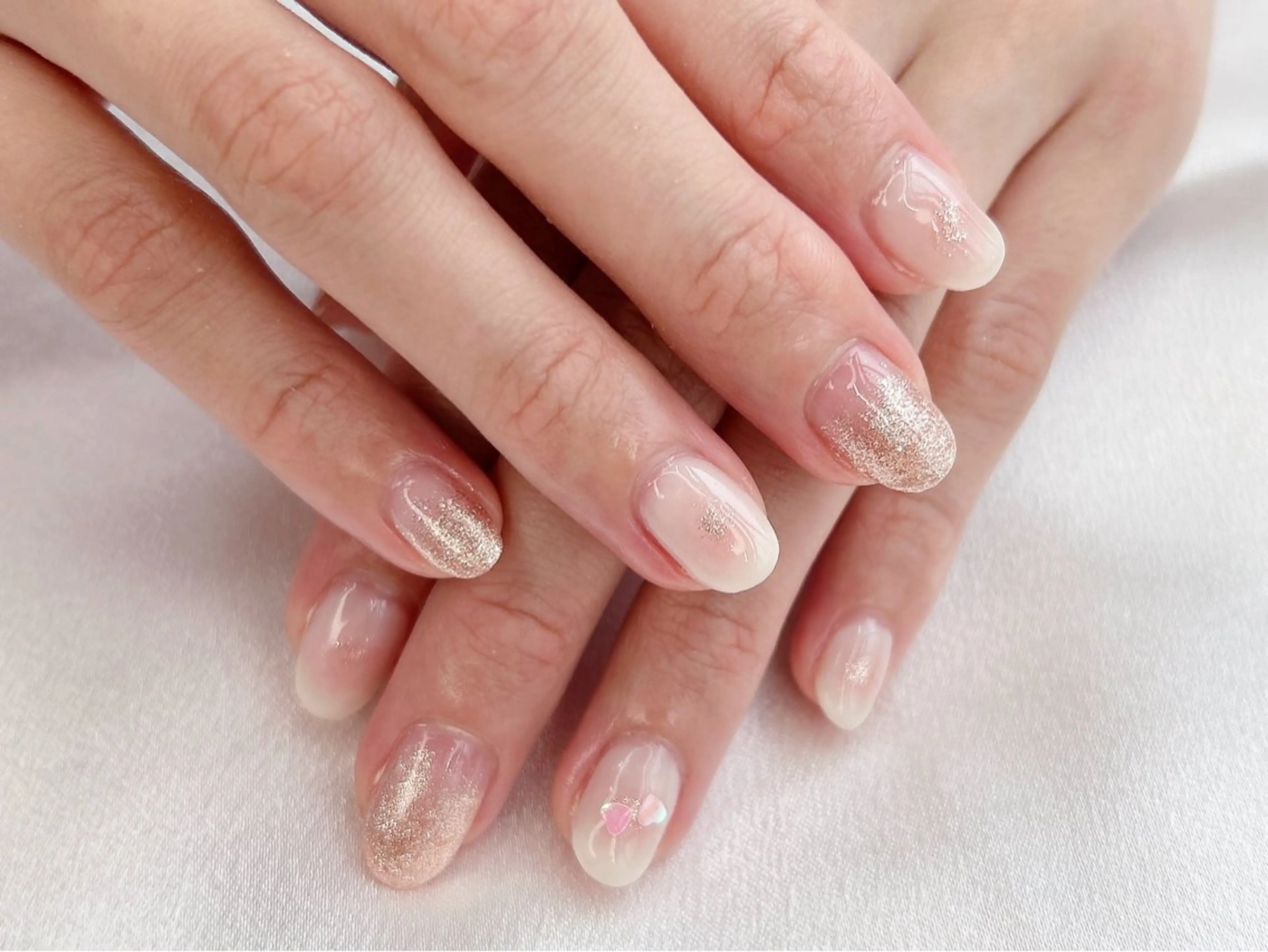 ネイル チークネイル 桜ネイル グラデーション ハート ラメ(グリッター) ハンドネイル Forca total studio所属・Forca Airaのネイルデザイン