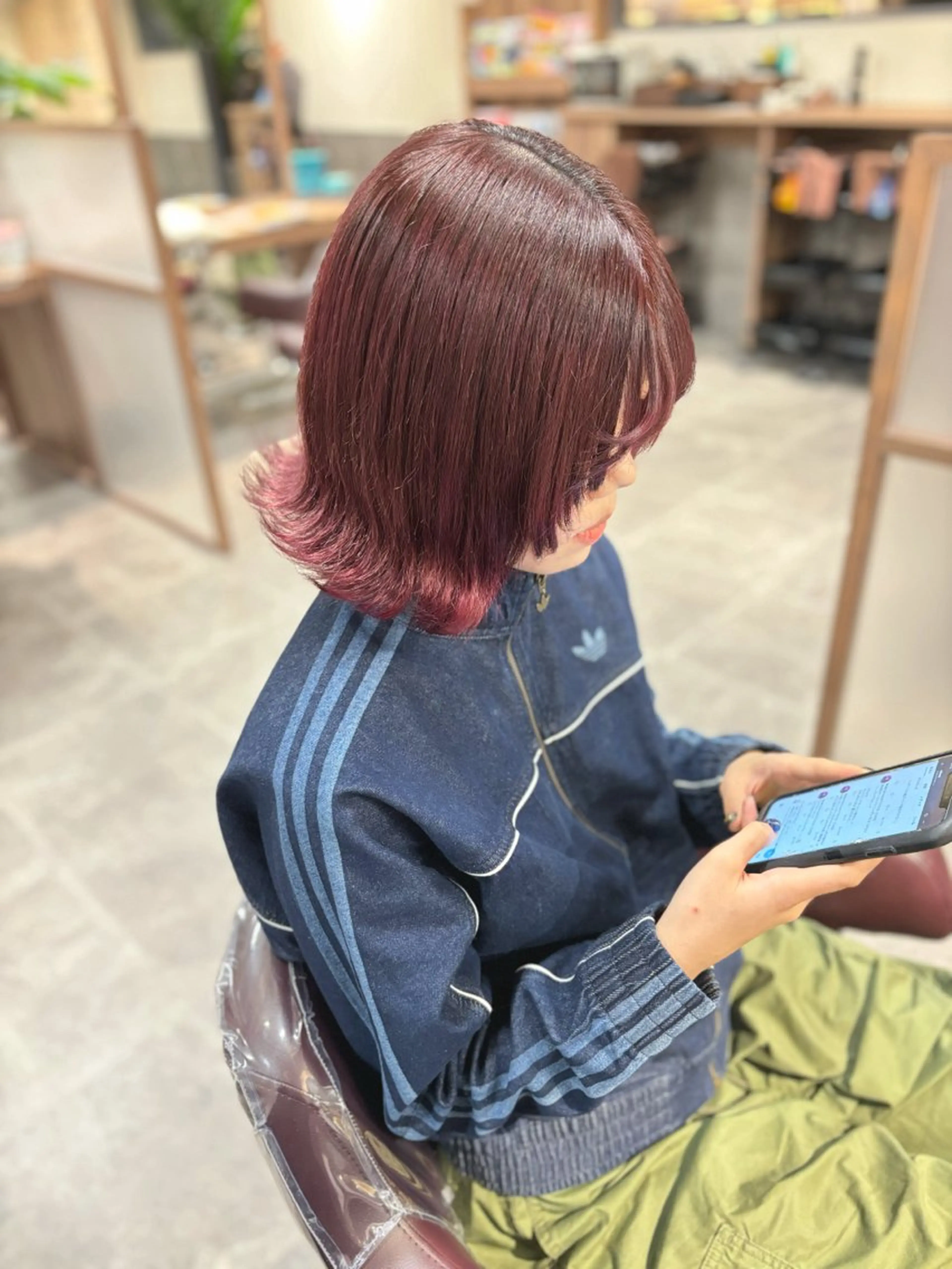 ショート カラー カシス ピンクカラー レッドカラー HIMENO🫧 stylist🤍のヘアスタイル