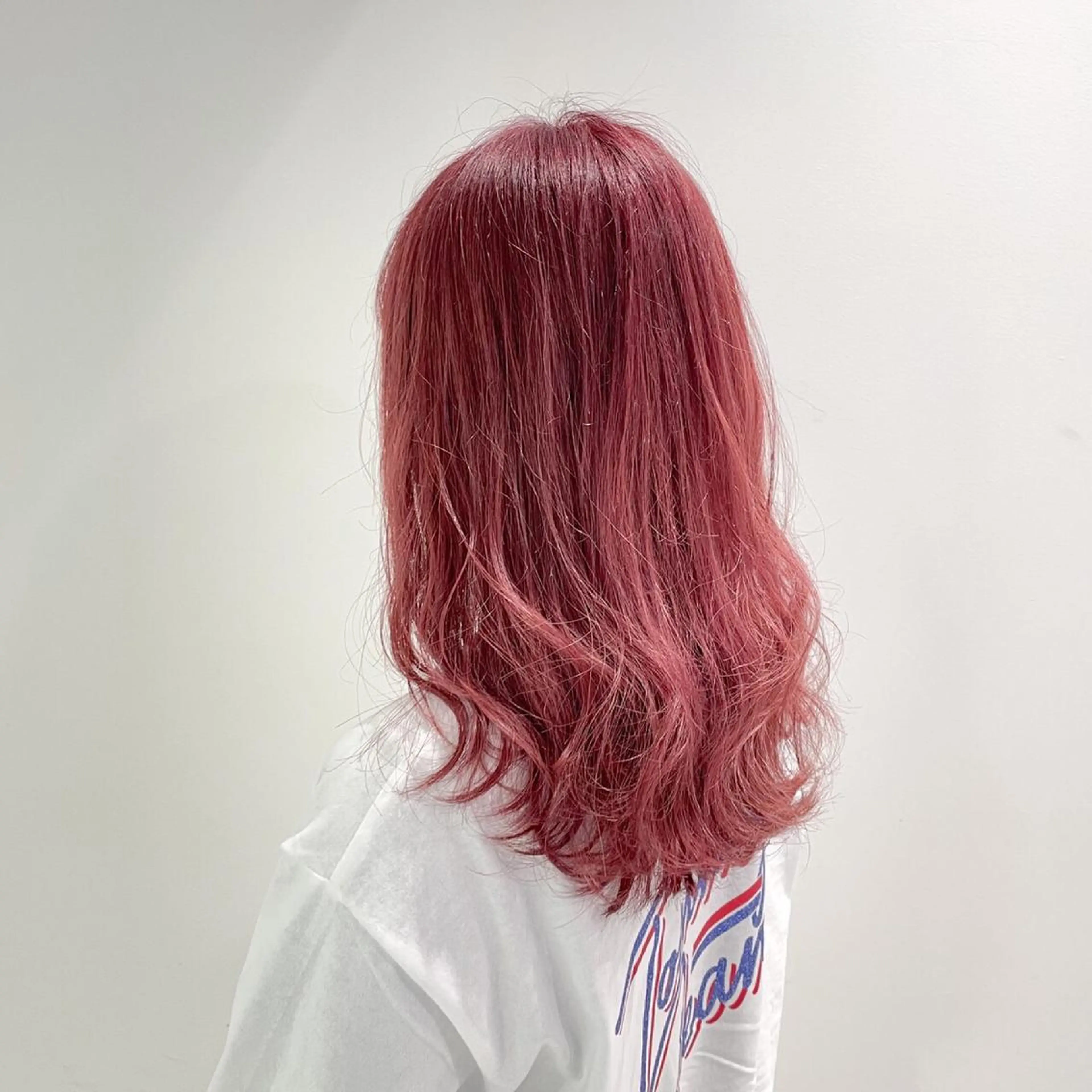 ロング 寒色＆ブリーチ特化 寒色MiOのヘアスタイル