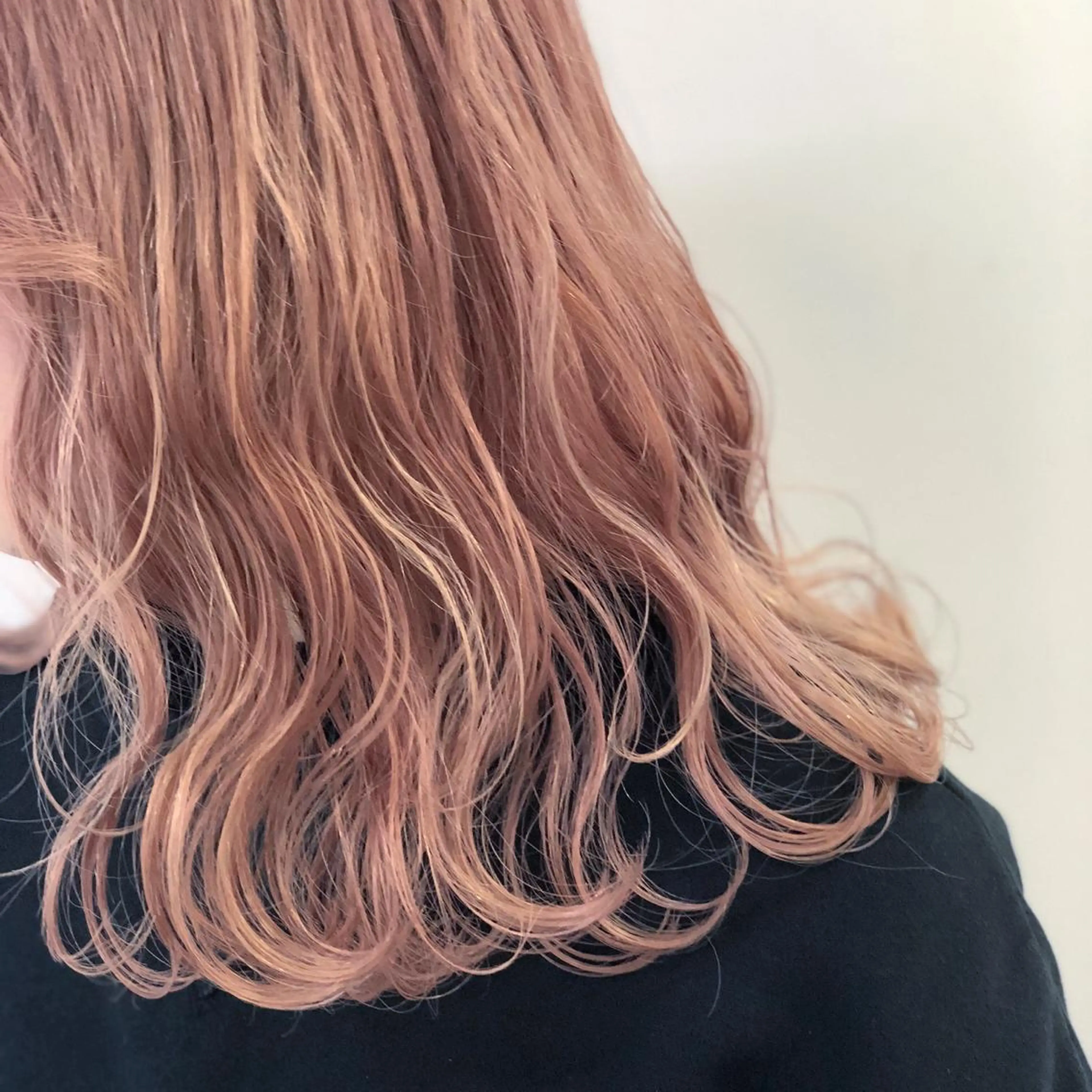 ミディアム カラー ピンクカラー ニシオカ タクヤのヘアスタイル