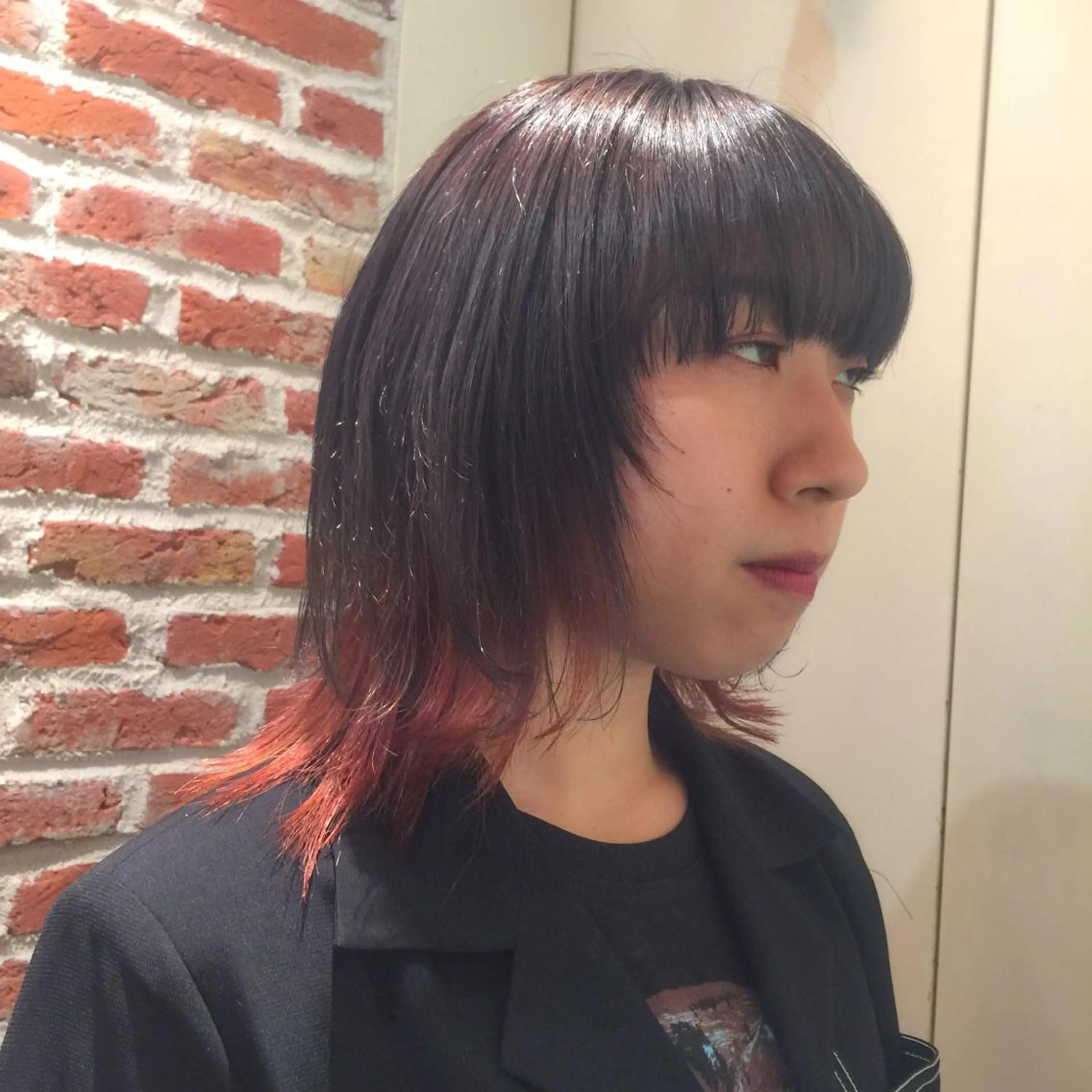 ミディアム カラー インナーカラー オレンジ ウルフカット カット ヘアカラー ホワイト&レイヤーカ ットエクステ長畠俊輔のヘアスタイル