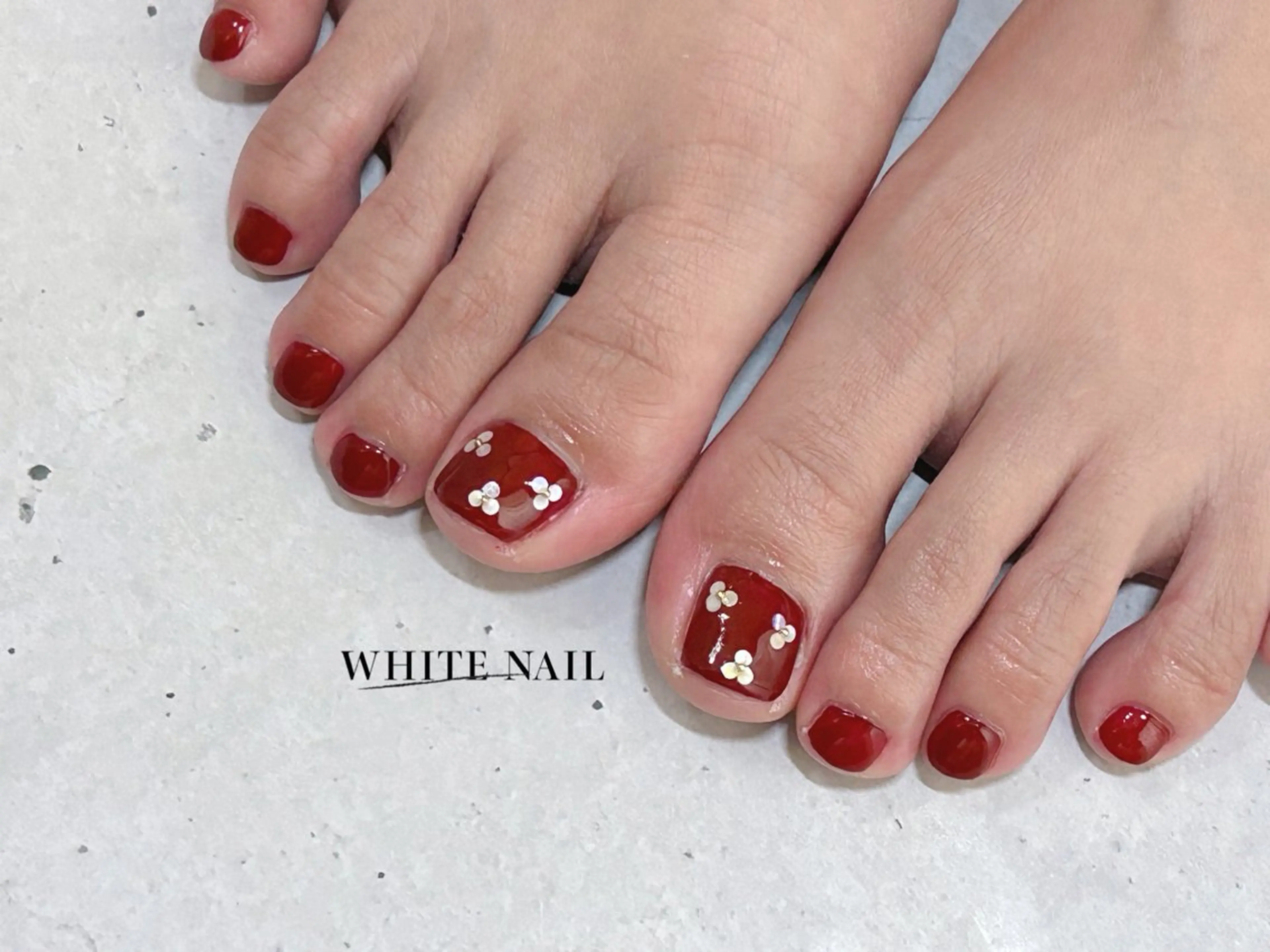 ネイル シンプルネイル フットネイル WHITE NAIL ホワイトネイルのネイルデザイン