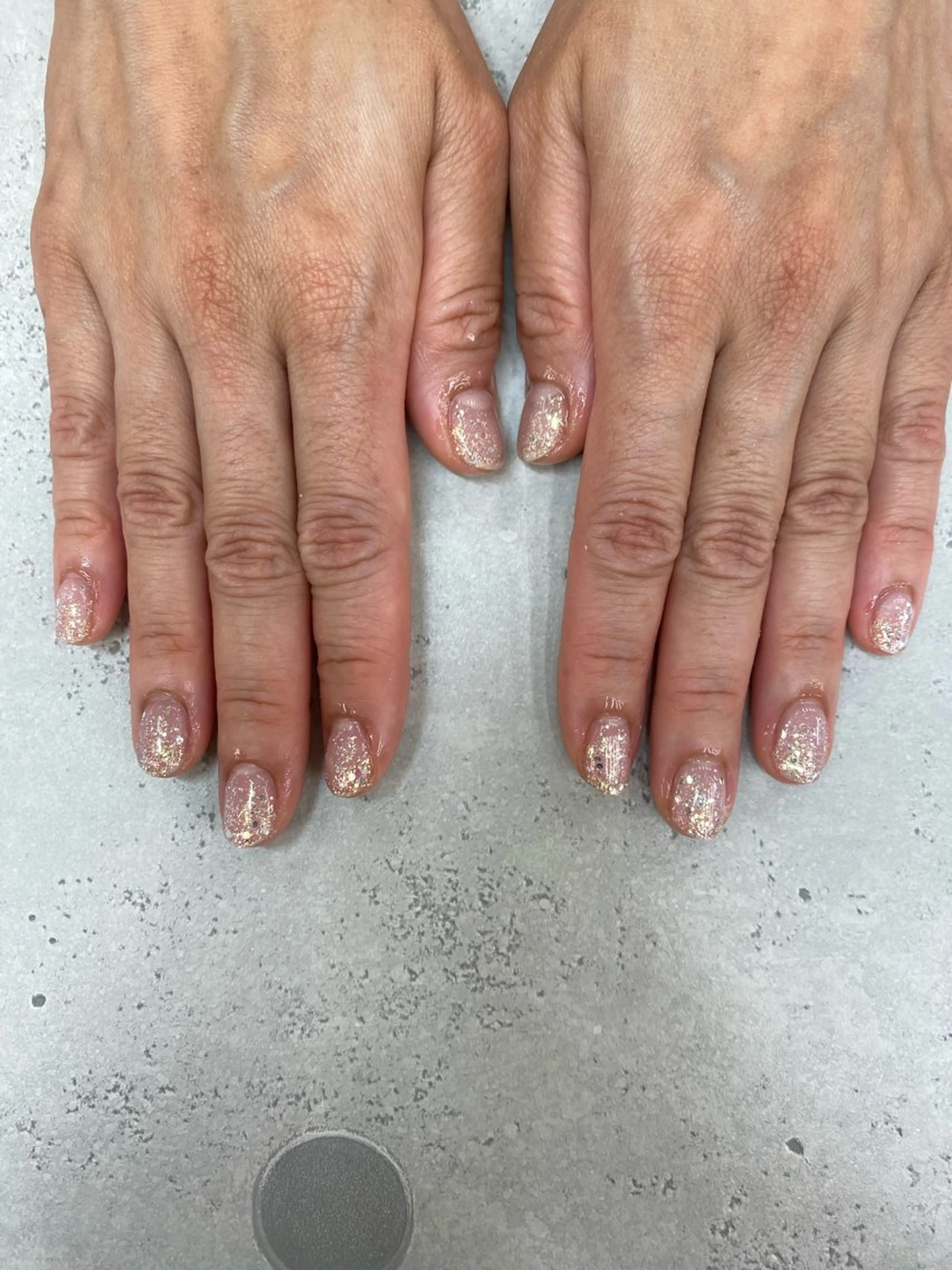 ネイル グラデーション ラメ(グリッター) MAXKELLY AIのネイルデザイン