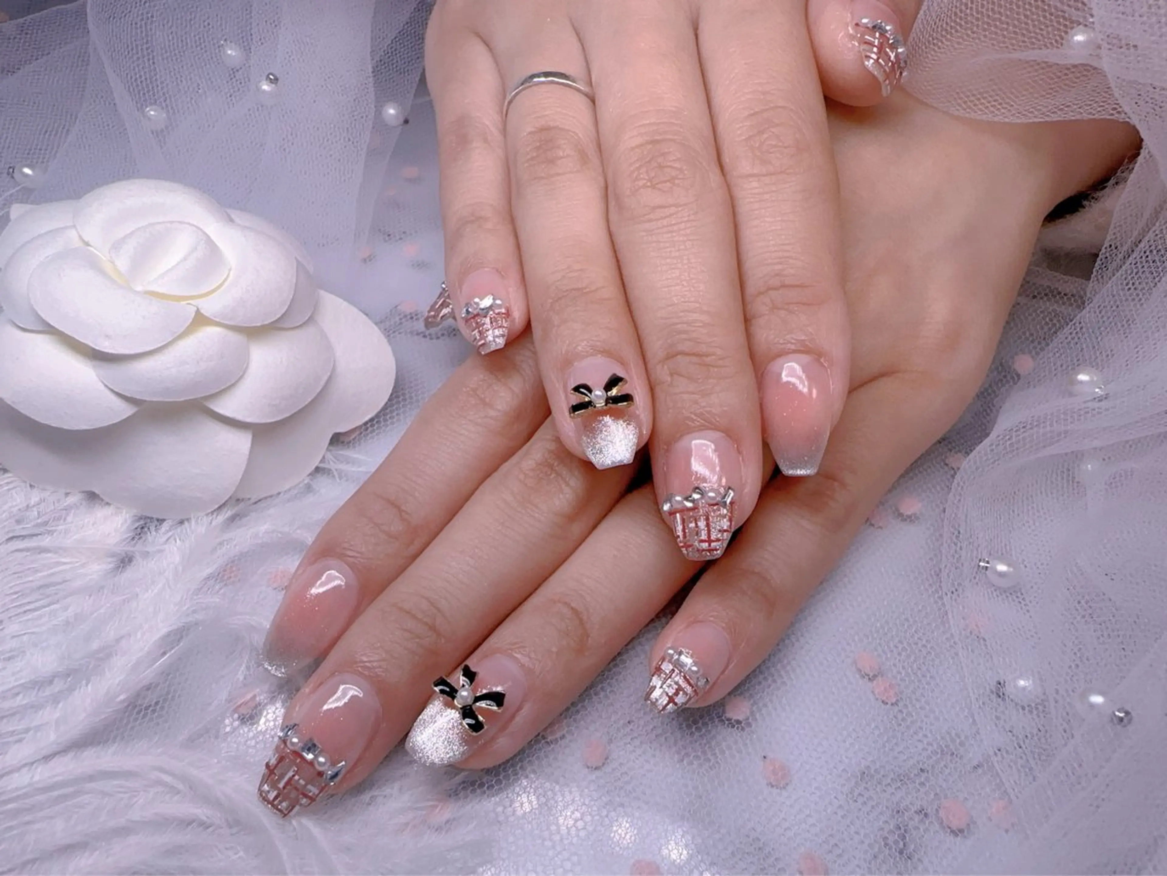 ネイル オーロラネイル フットネイル 韓国ネイル ラメ(グリッター) ラメグラデーション ハンドネイル Belle nail salon 新小岩のネイルデザイン