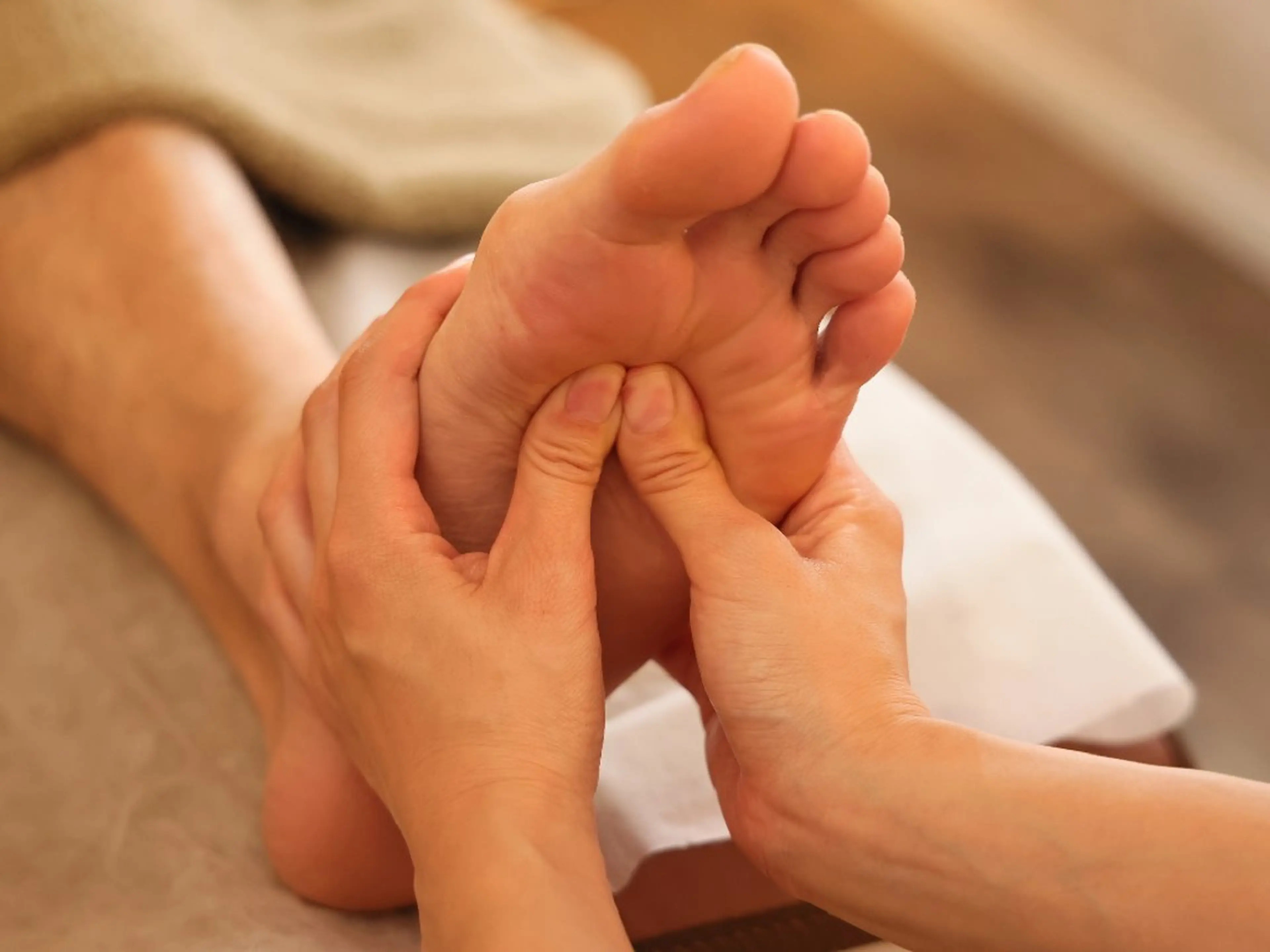 トータルビューティーサロン宿り木所属・江坂@宿り木　脱毛+ 耳ツボ+よもぎ蒸しのエステ・リラクイメージ