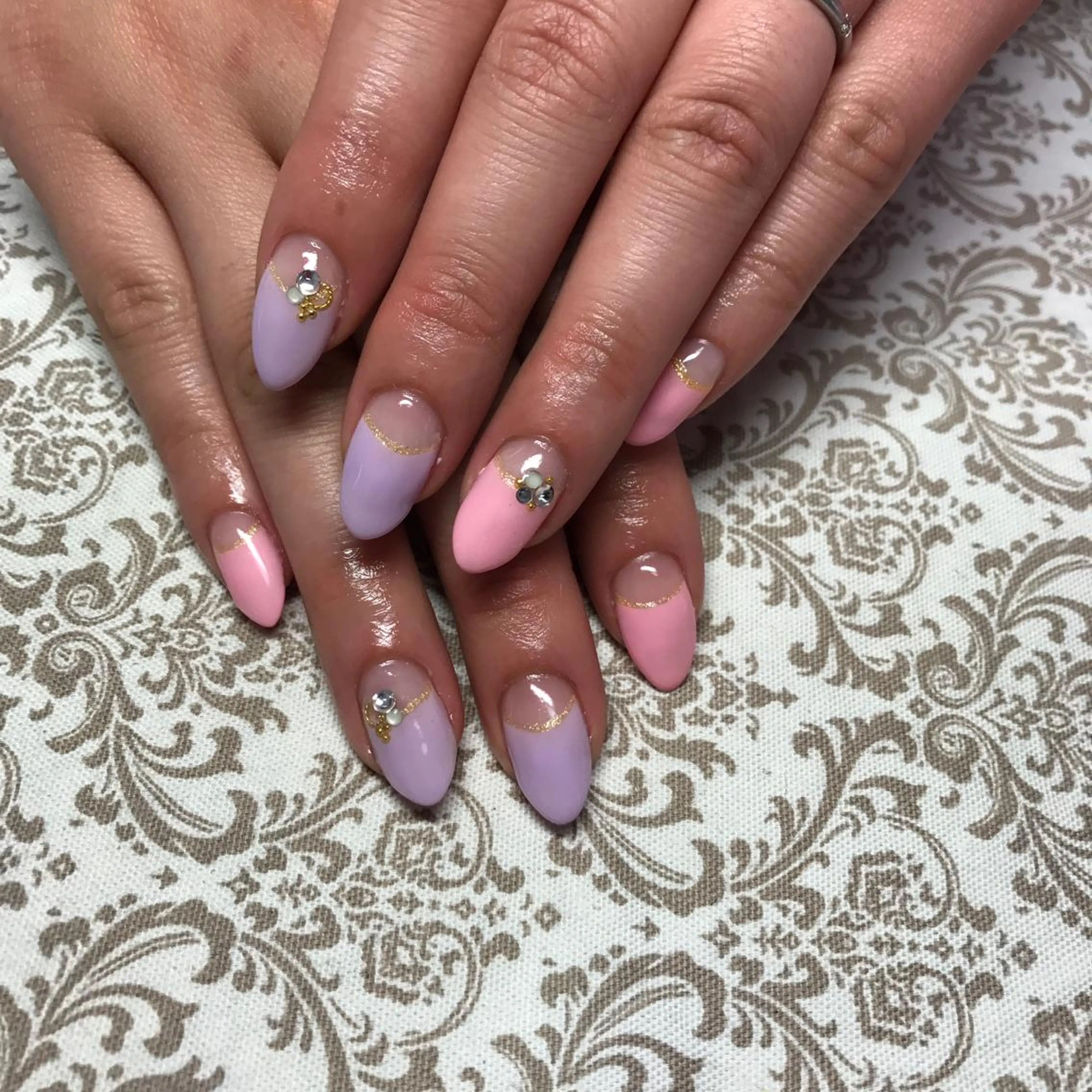 ネイル フレンチネイル パステルネイル ストーンネイル COCO+所属・COCO +のエステ・リラクイメージ