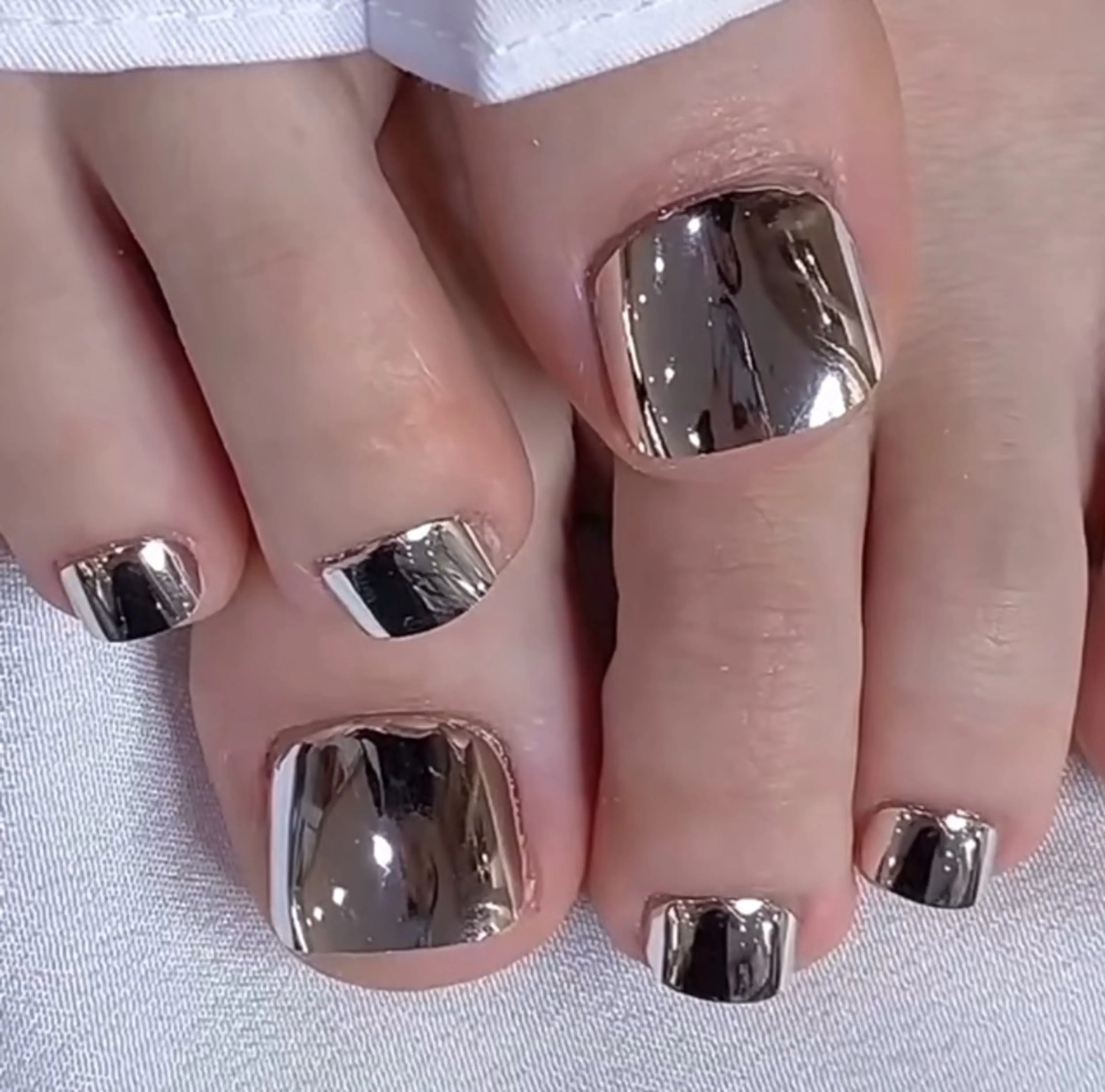 【フッド】「ミラーorオロラー45分¥4980」オフ➕30分￥1000、甘皮ケア込み ･160色選べる!韓国ワンホン風の写真