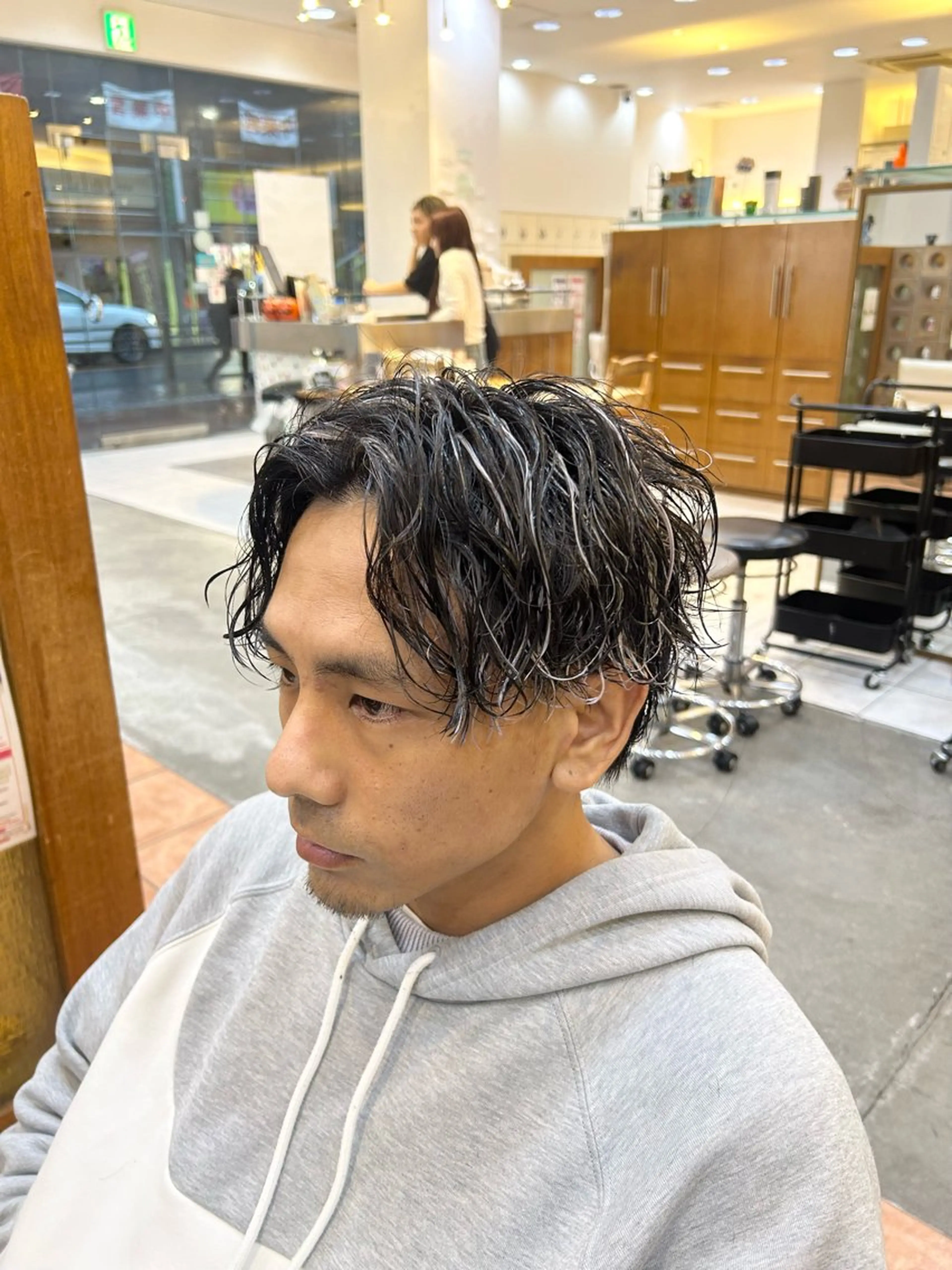 【人気圧倒的No. 1👑】メンズカット＋メッシュハイライト×ツイストスパイラルパーマの写真