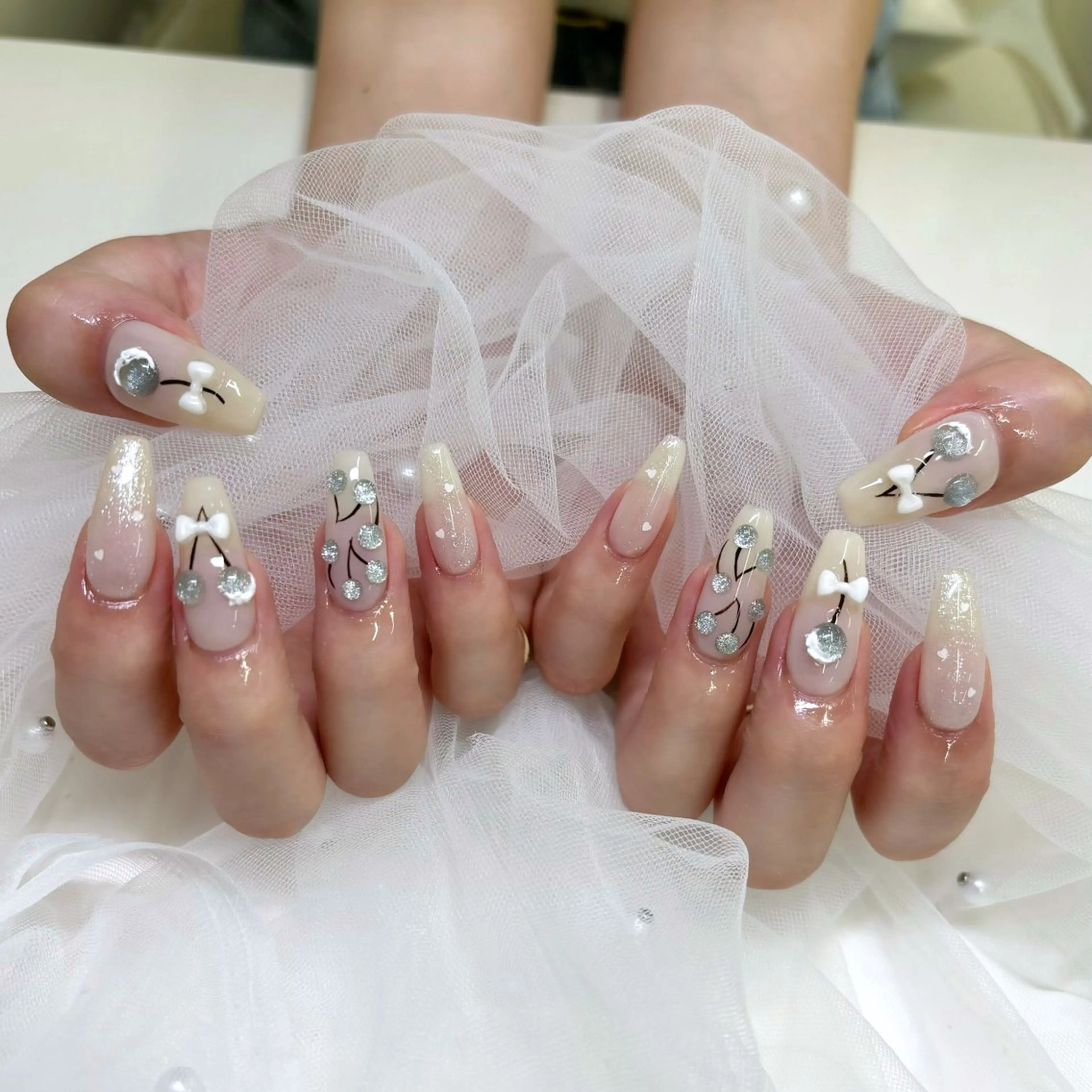 ネイル ハンドネイル 秋元 琴音のネイルデザイン