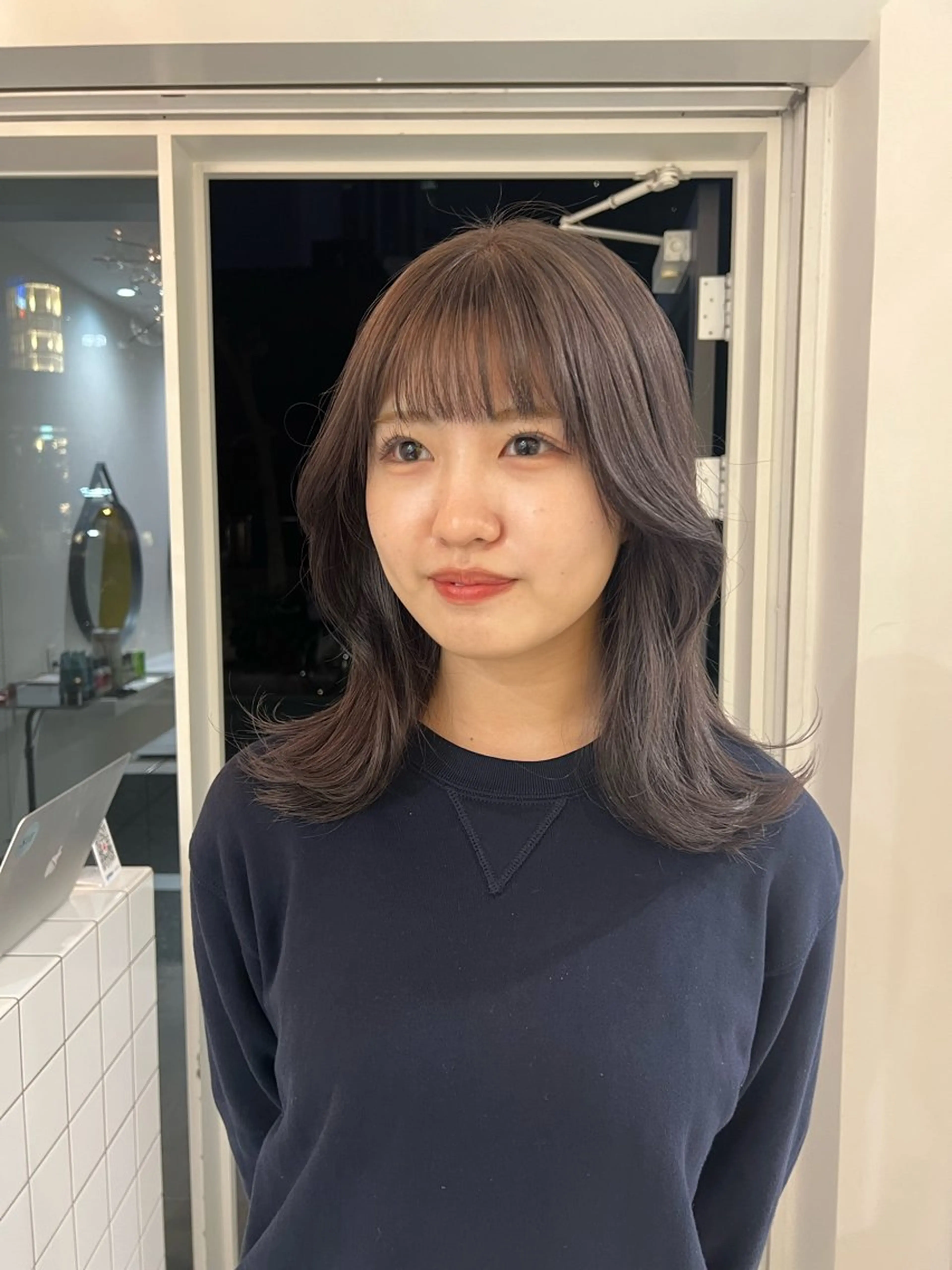 ミディアム toko / ブリーチなしカラーのヘアスタイル