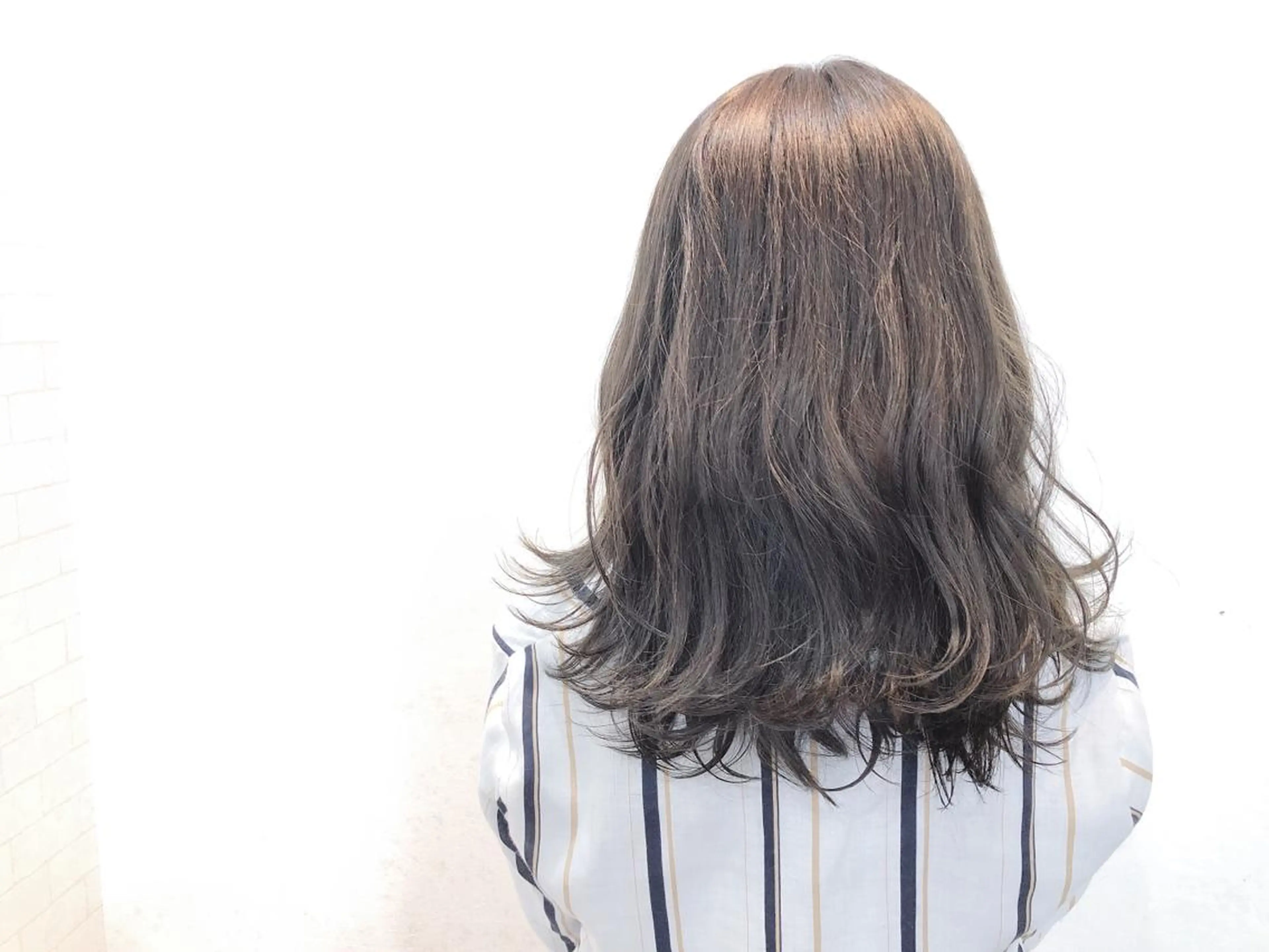 ミディアム カラー アッシュ アッシュグレー 小森 拓哉のヘアスタイル