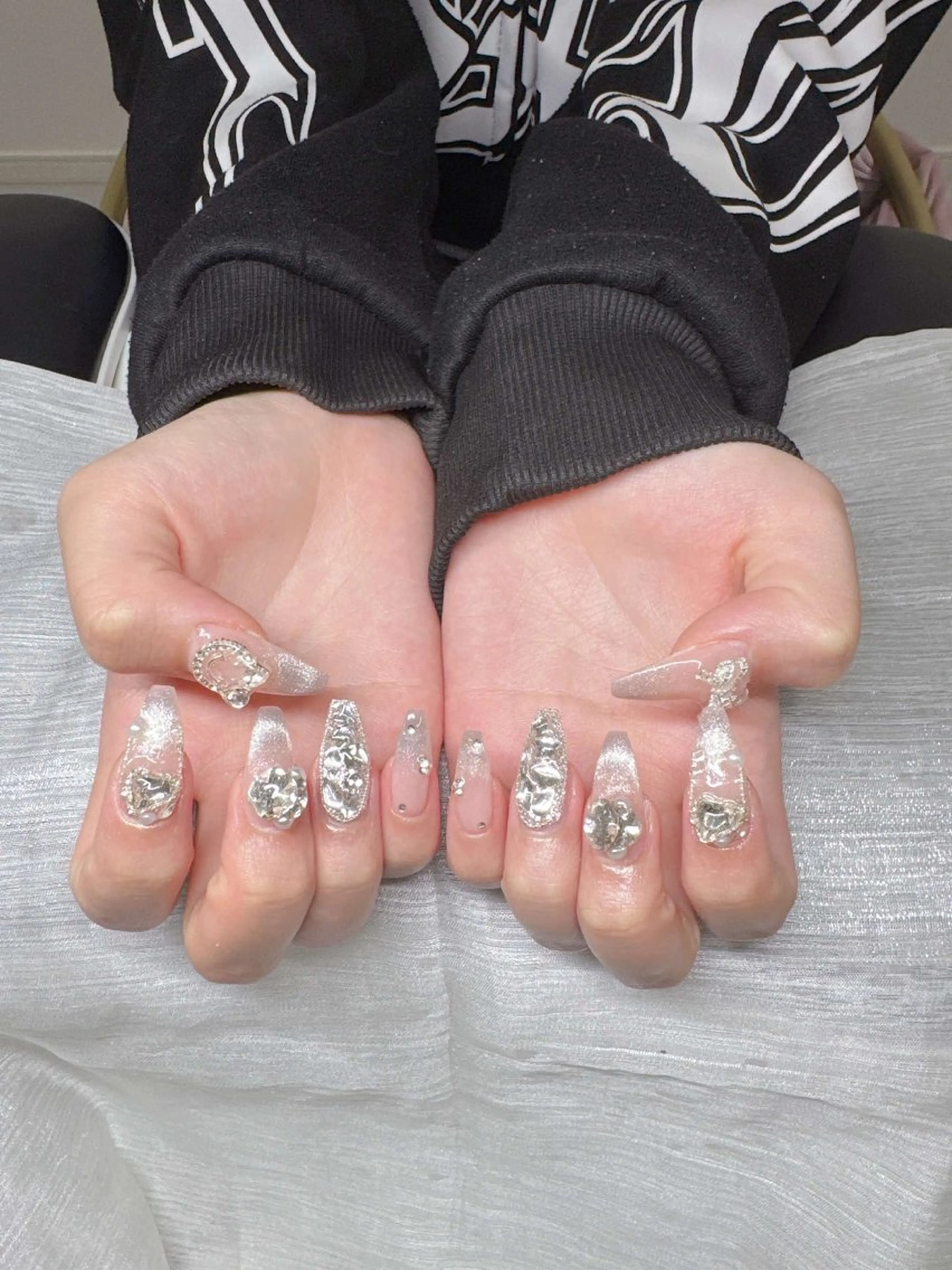 ネイル 長さ出し グラデーション 卒業式 キラキラネイル マグネットネイル Lee Nailsのネイルデザイン