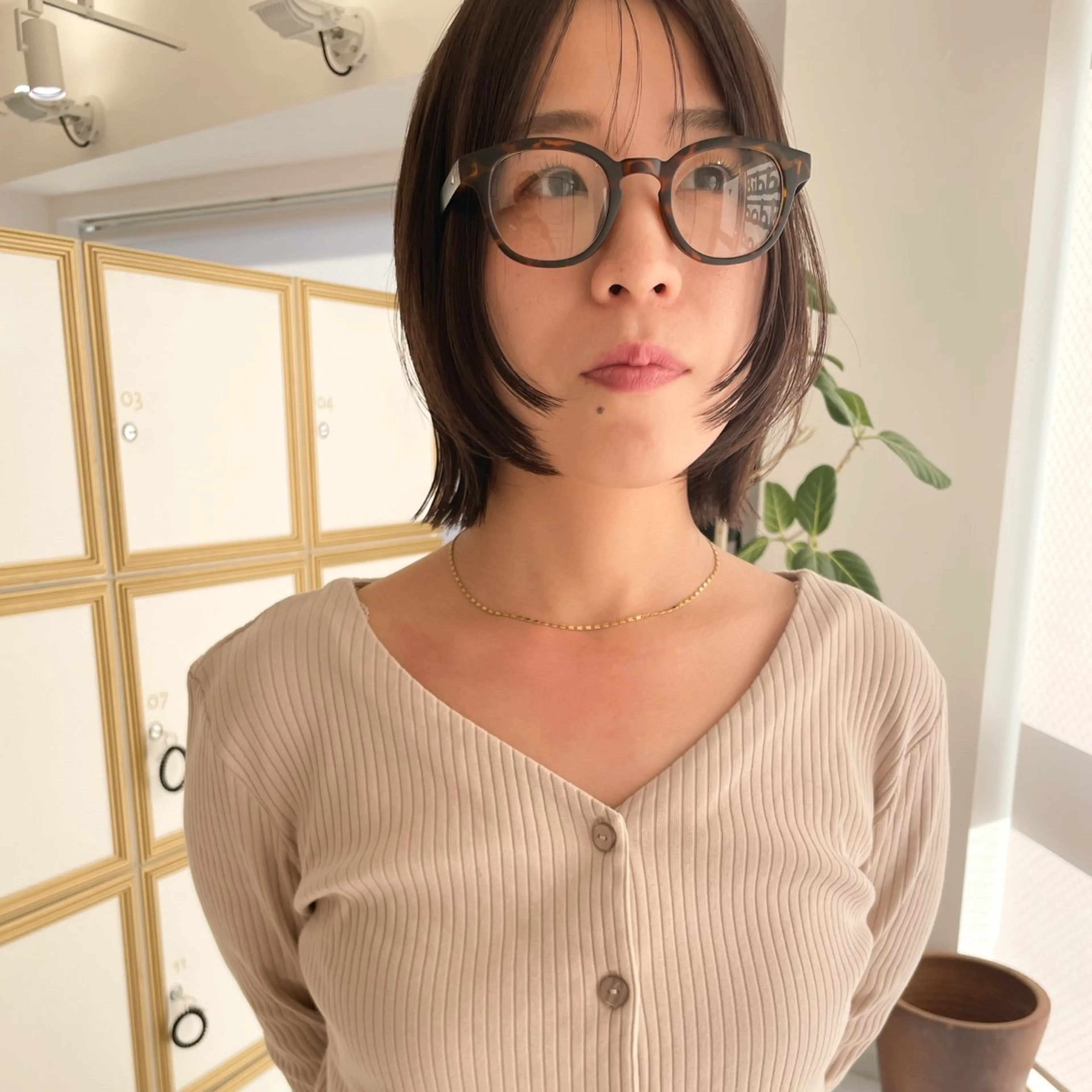 ミディアム 顔まわりレイヤー レイヤーカット シースルーバング カット ヘアカラー 似合わせヘア🤍 面田法子のヘアスタイル