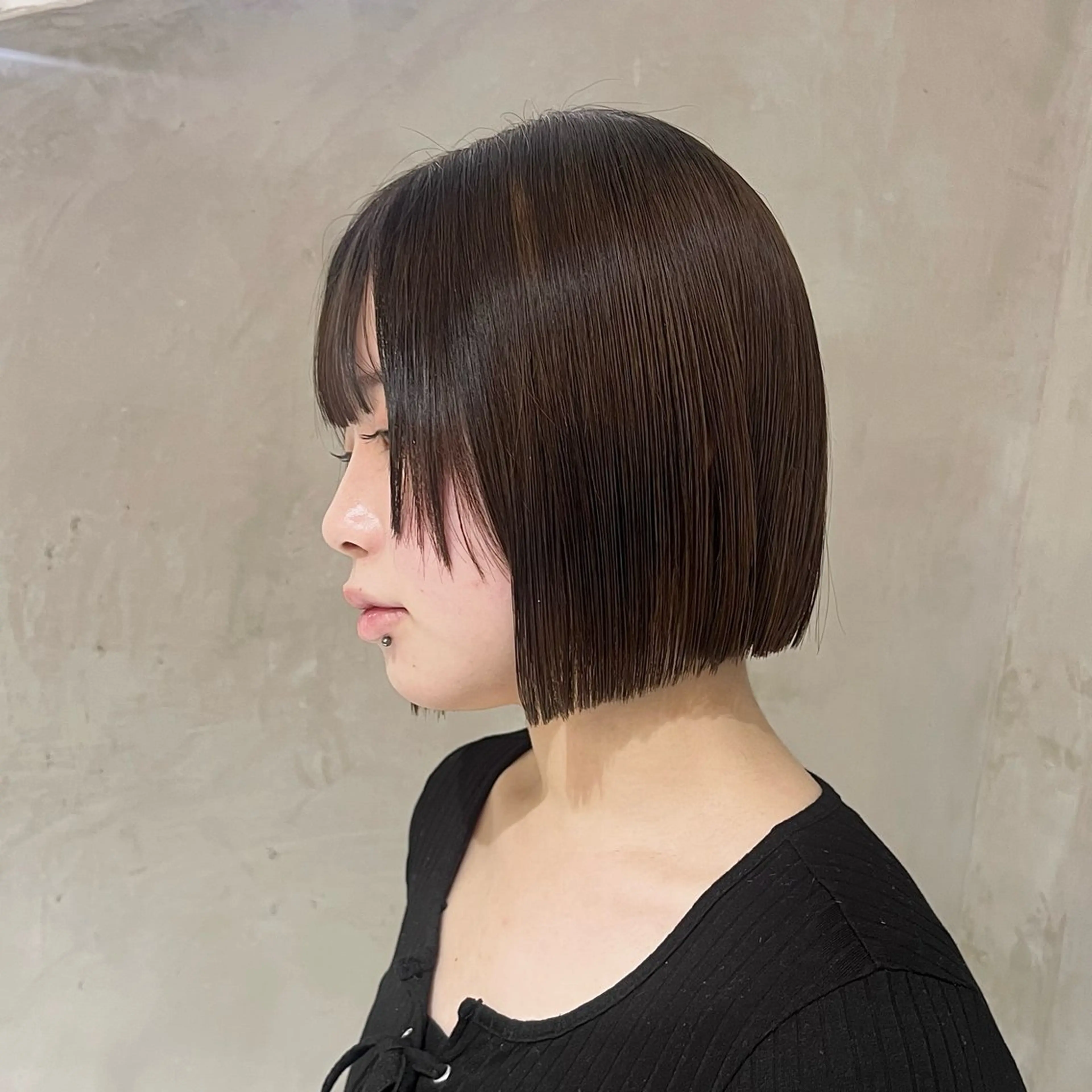 ミディアム カット トリートメント effect横浜所属・切りっぱなしボブ/ 艶カラー/綾莉のヘアスタイル