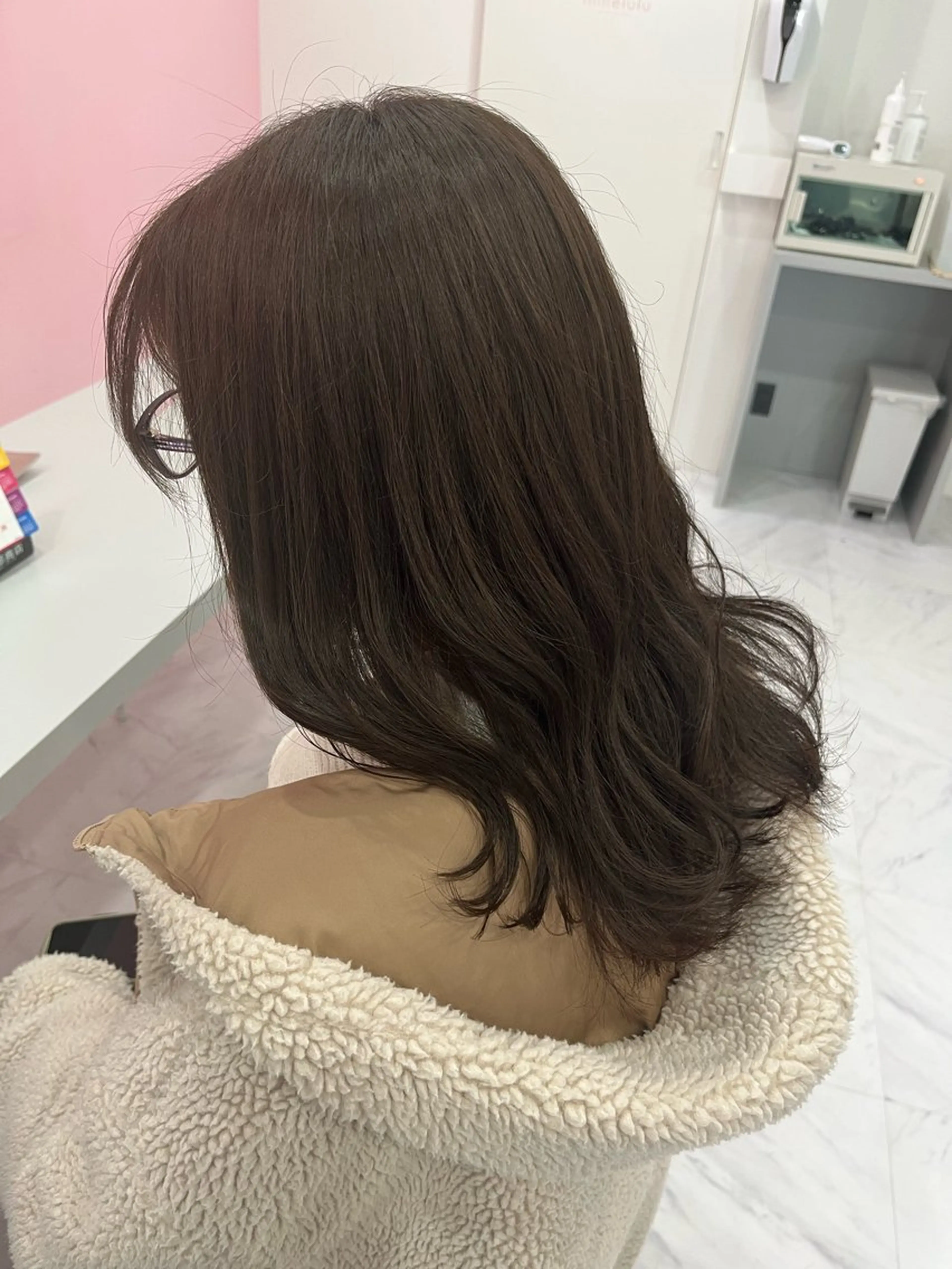 ミディアム 小谷野 真優のヘアスタイル